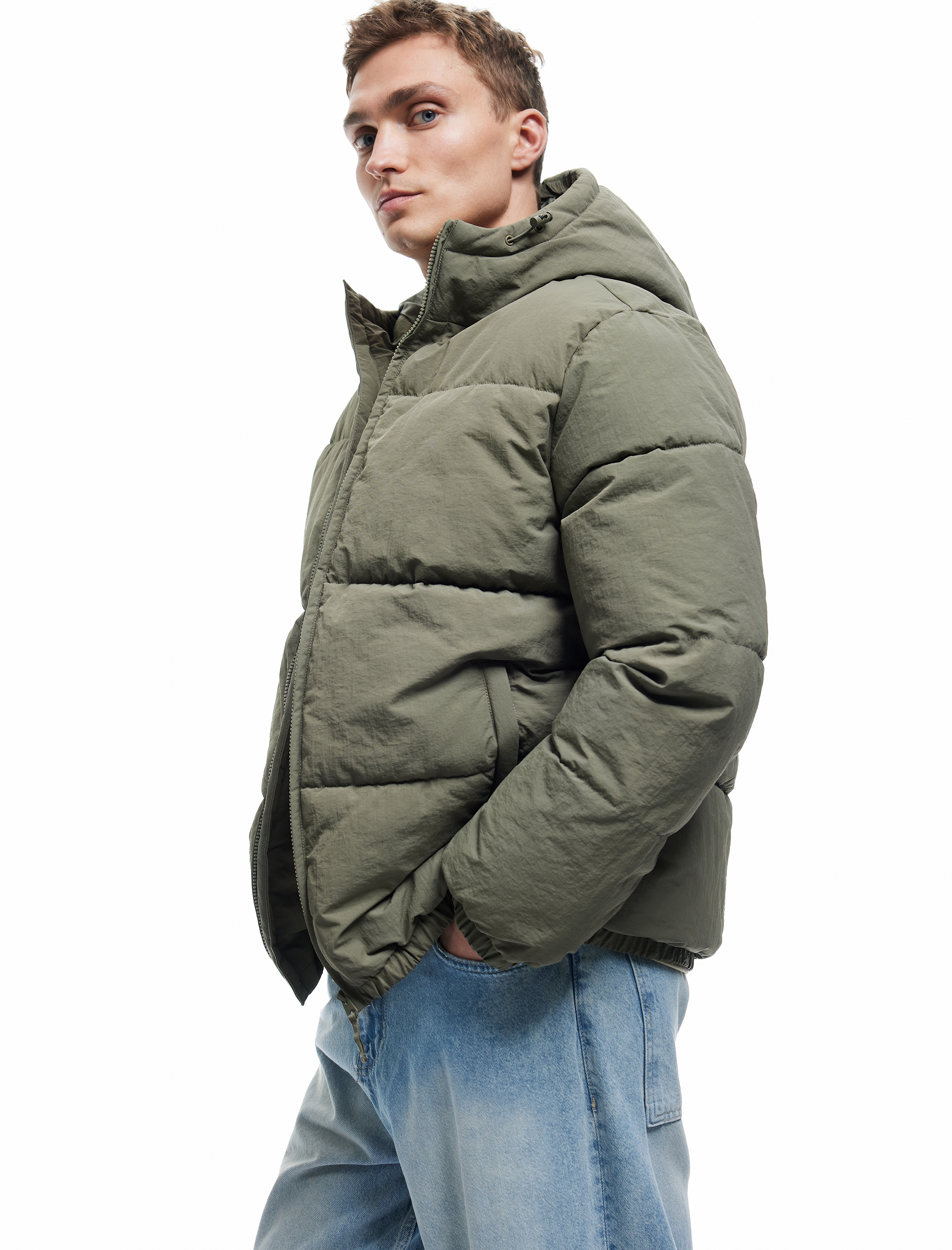 Uzun Kollu Cep Detaylı Fermuarlı Kapşonlu Kışlık Şişme Mont