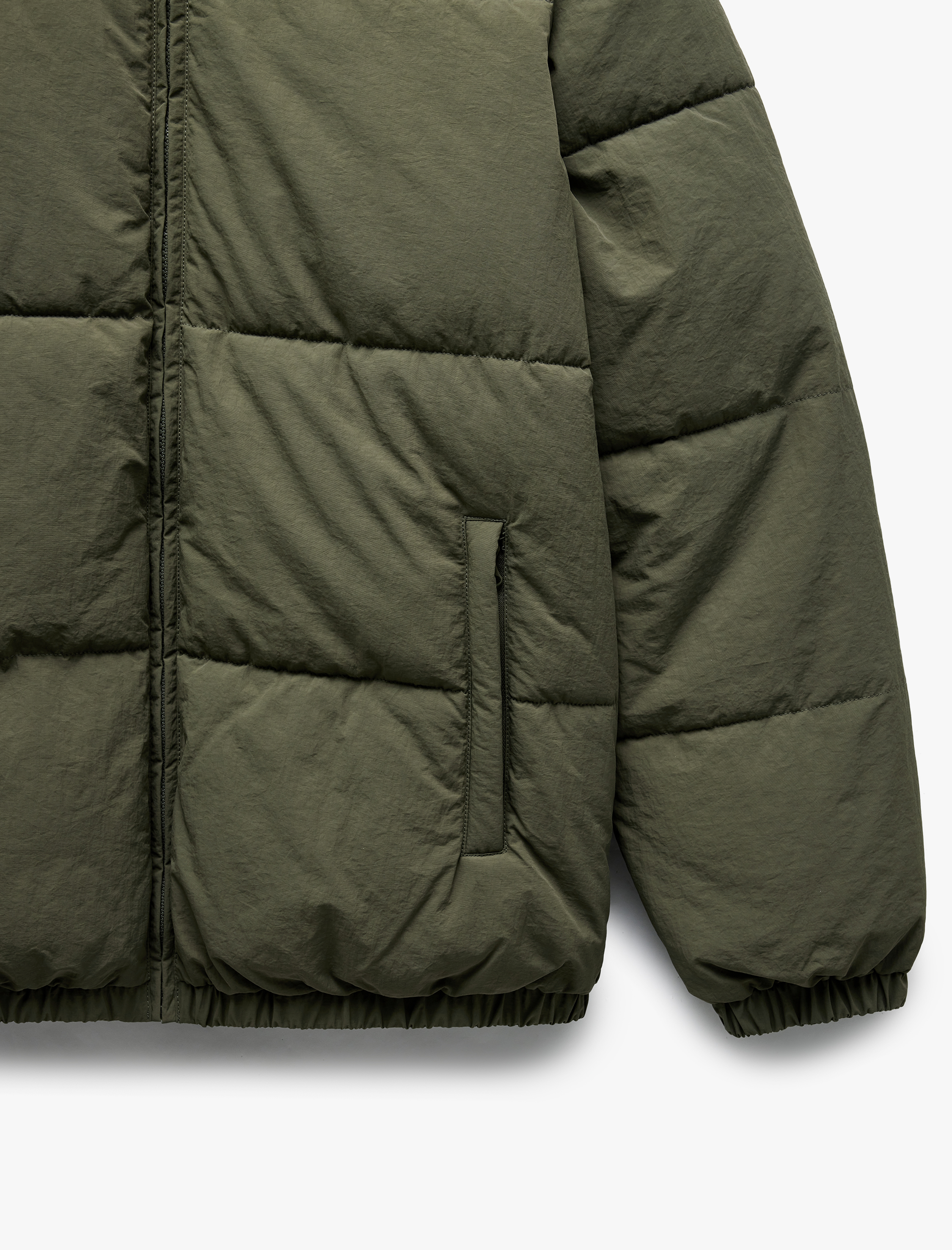 Uzun Kollu Cep Detaylı Fermuarlı Kapşonlu Kışlık Şişme Mont