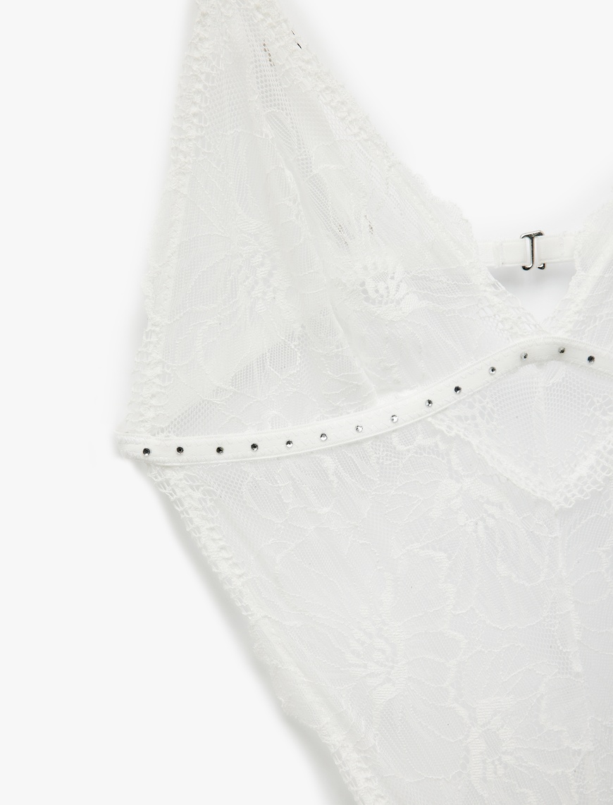   Pencere Detaylı Taşlı V Yaka Dantel Bodysuit