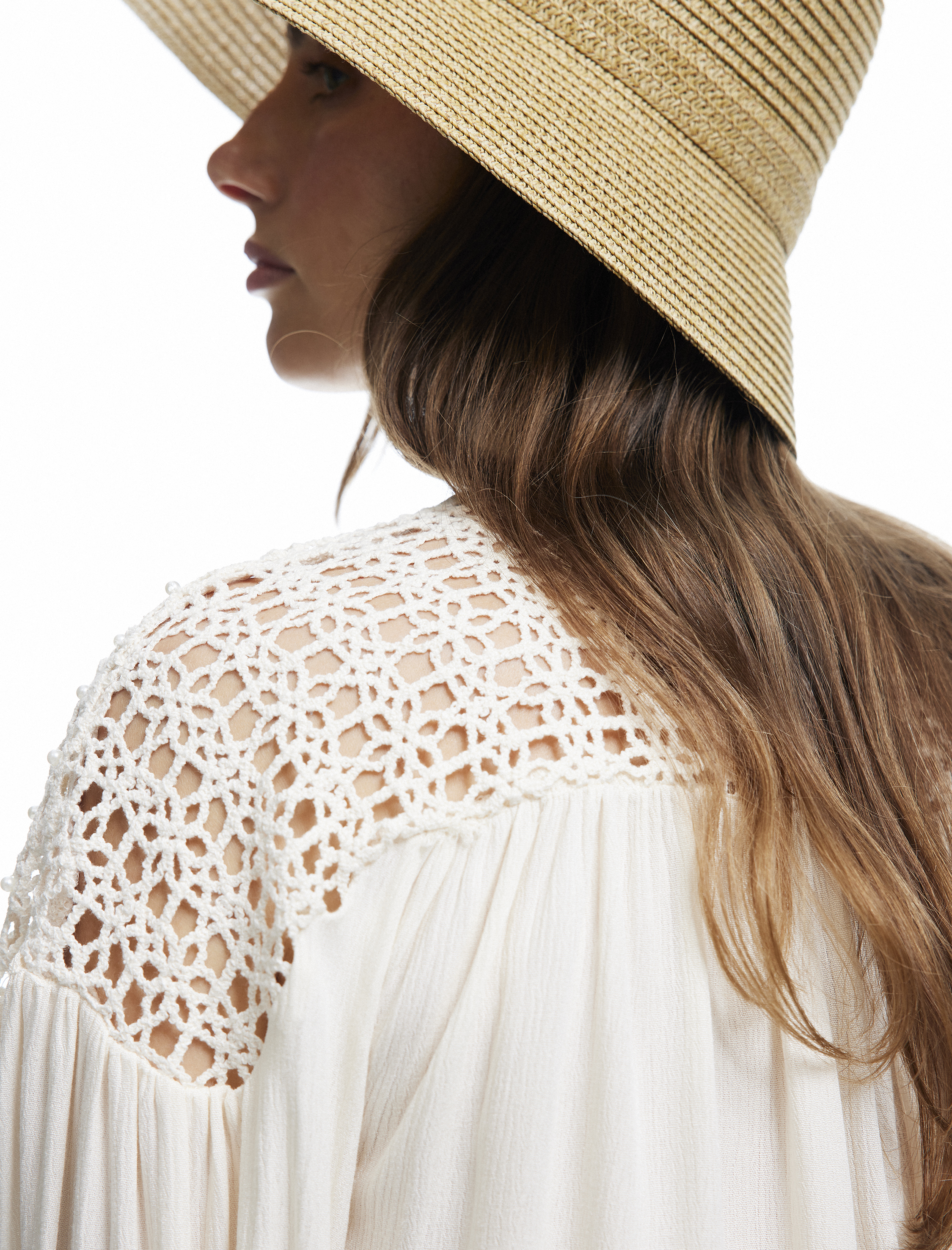   Bağcıklı Yuvarlak Yaka Uzun Balon Kollu Kroşe Detaylı İncili Bluz