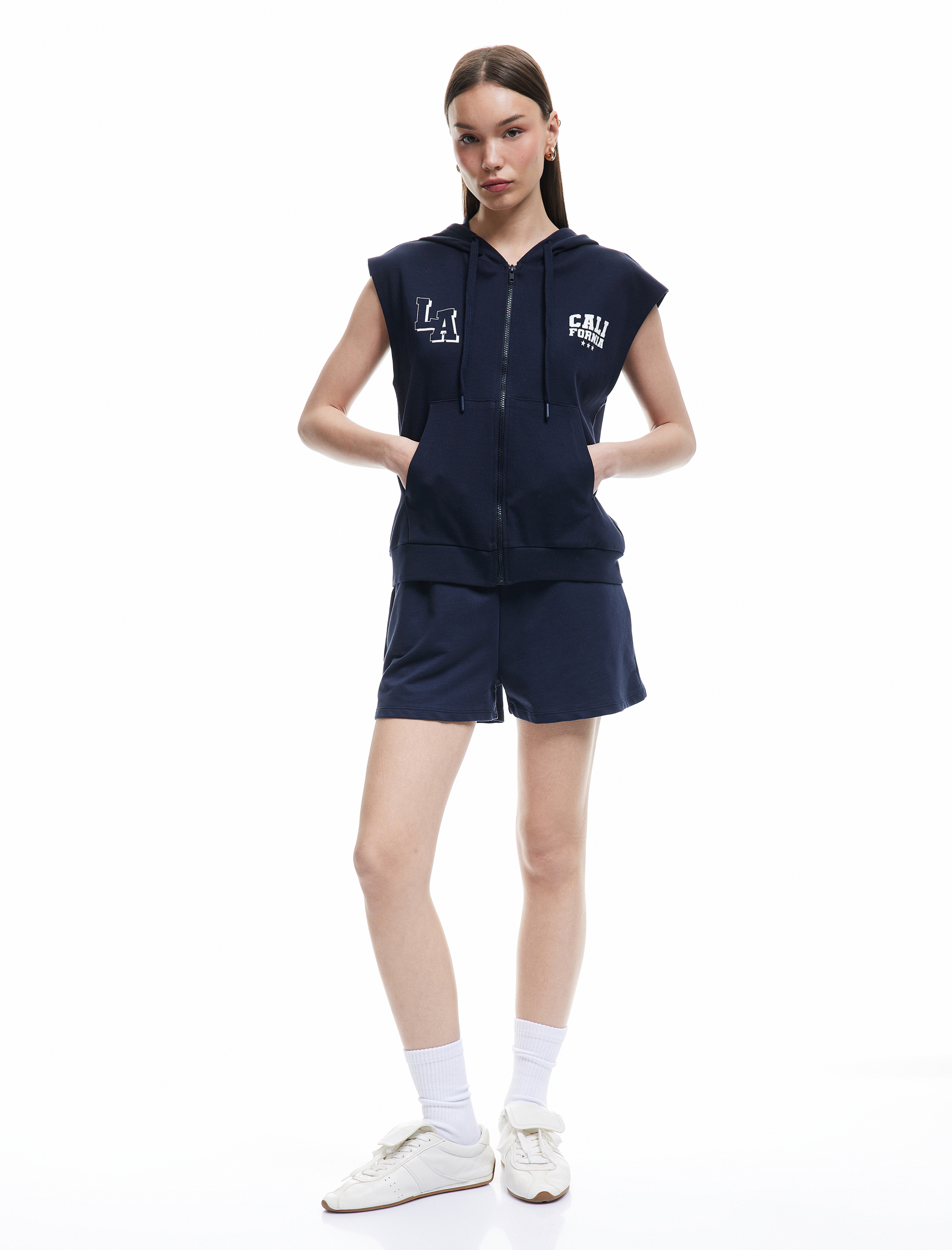   Fermuarlı Arkası Baskılı Cep Detaylı Kapüşonlu Kolsuz Sweatshirt