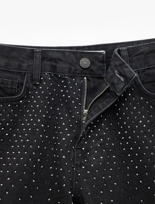 Taş Detaylı Cepli Pamuklu Straight Fit Jean Kapri Şort_7