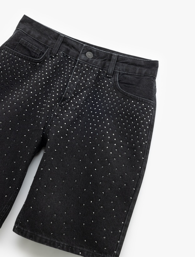 Taş Detaylı Cepli Pamuklu Straight Fit Jean Kapri Şort_5