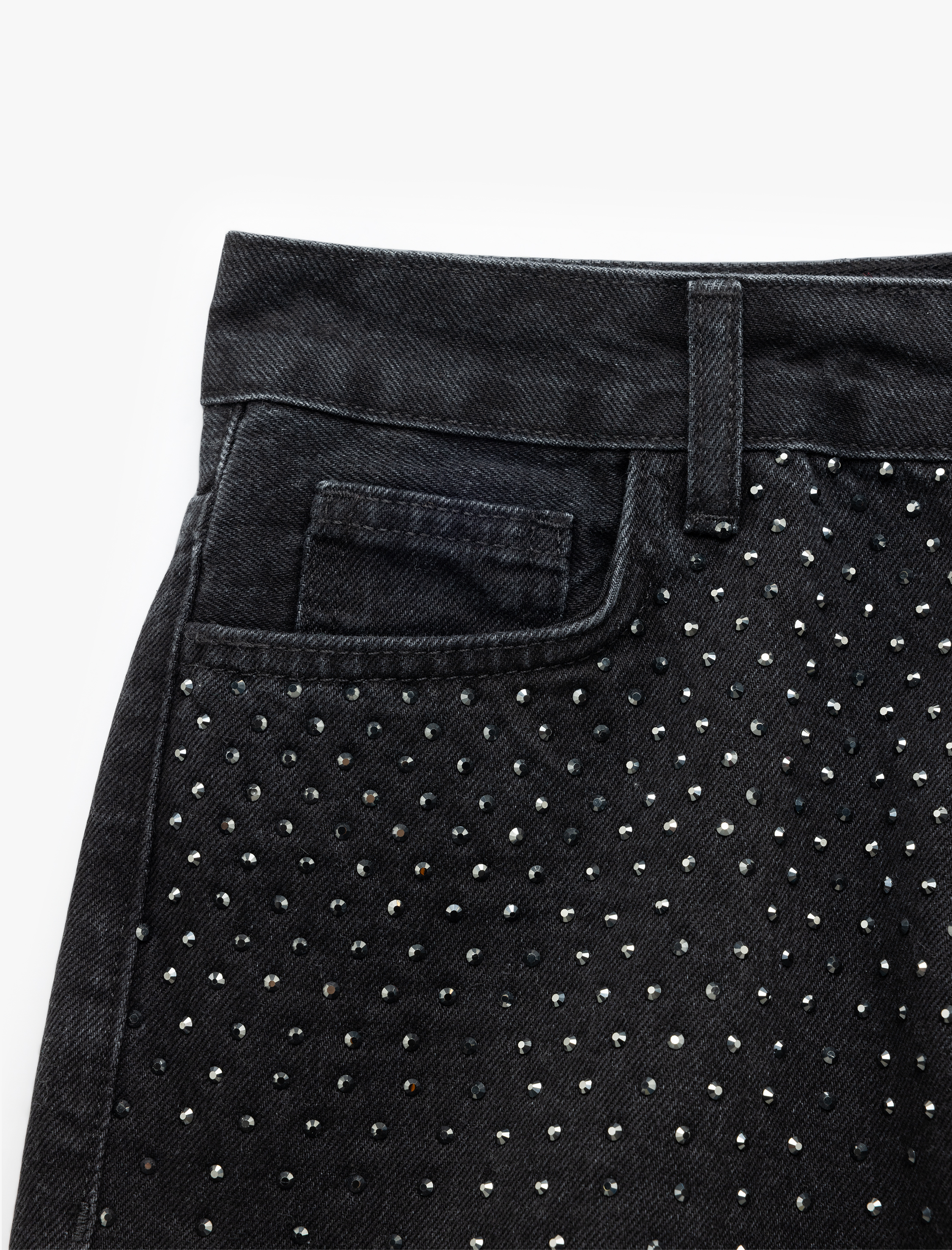   Taş Detaylı Cepli Pamuklu Straight Fit Jean Kapri Şort