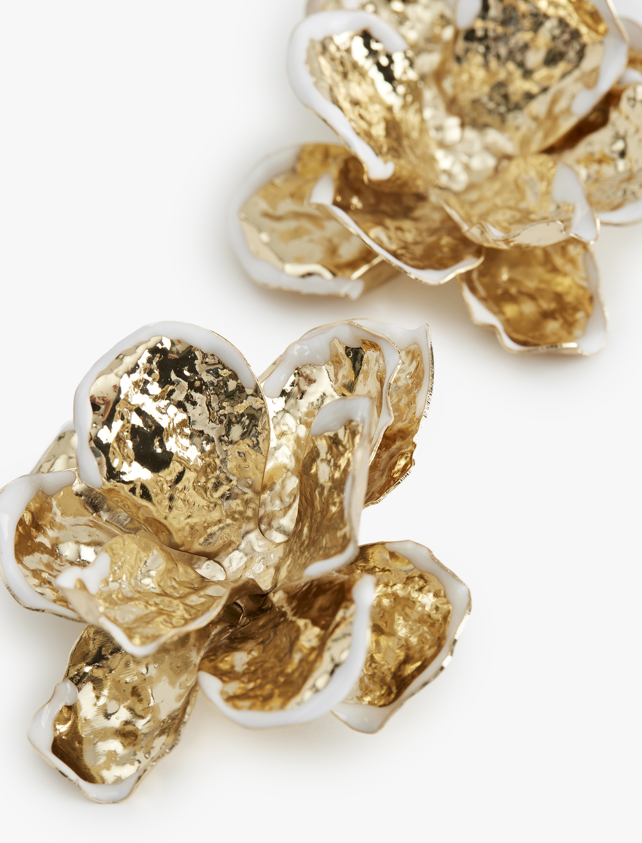  Kadın Büyük Boy Çelik Çiçek Küpe - Koton X Sibil Çetinkaya