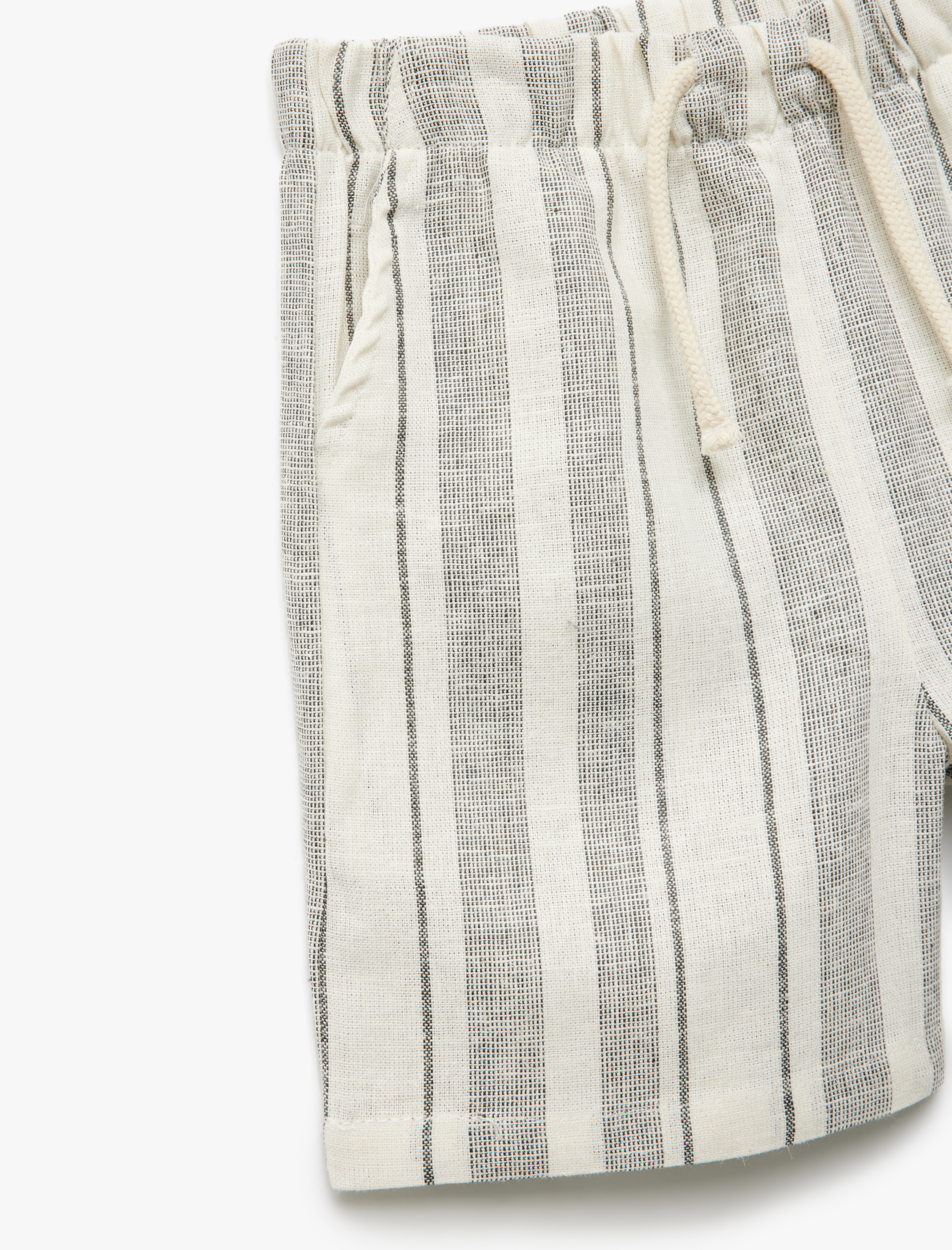  Erkek Bebek Keten ve Viskon Karışımlı Beli Bağcıklı Cepli Çizgili Şort