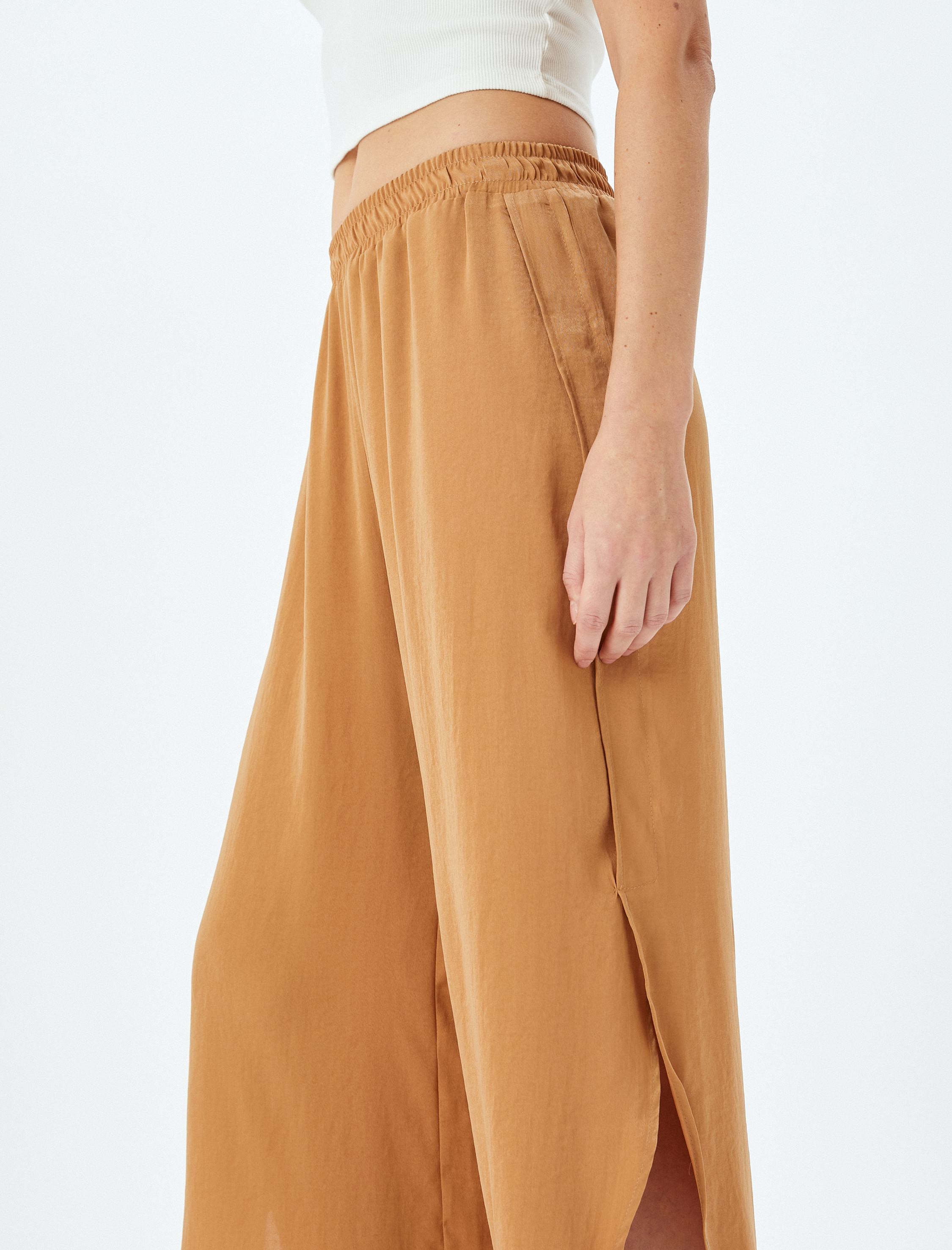   Rahat Kalıp Yanları Yırtmaçlı Asimetrik Aerobin Saten Pantolon