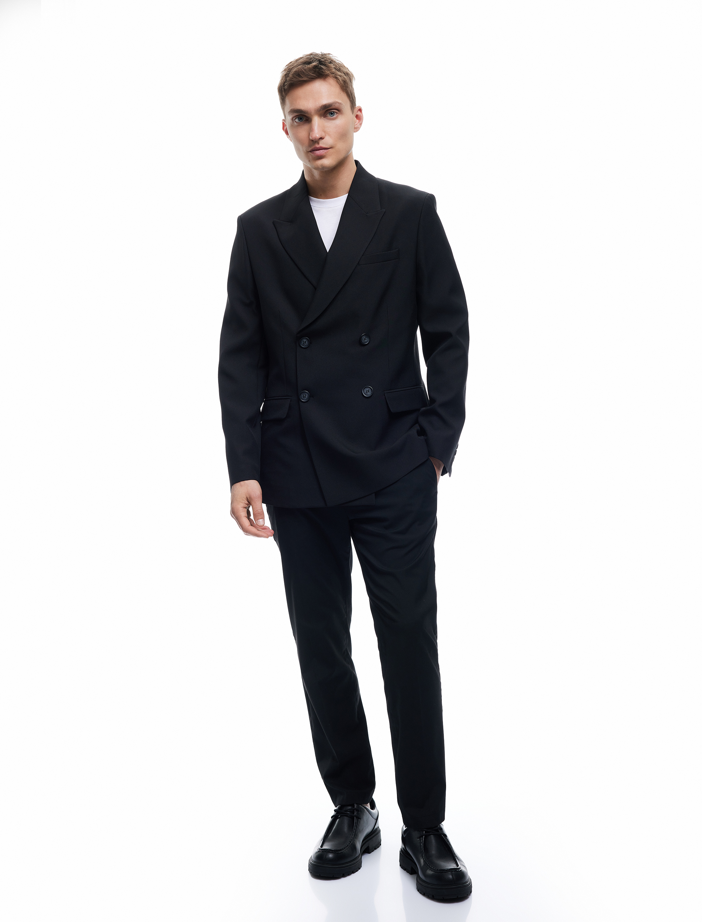   Kırlangıç Yaka Kapaklı Cepli Düğmeli Uzun Kollu Blazer Ceket