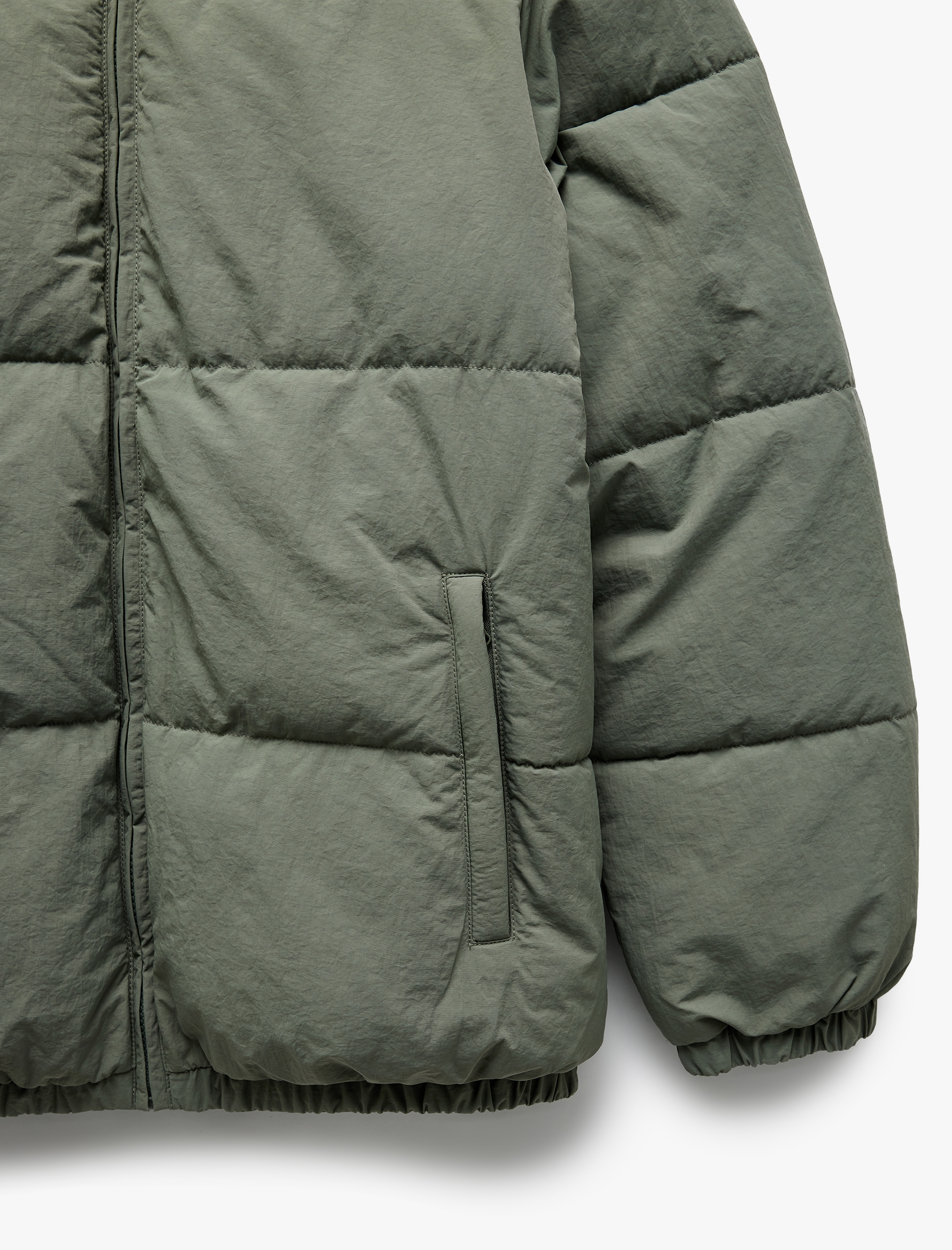 Dik Yaka Cep Detaylı Fermuarlı Kışlık Şişme Mont