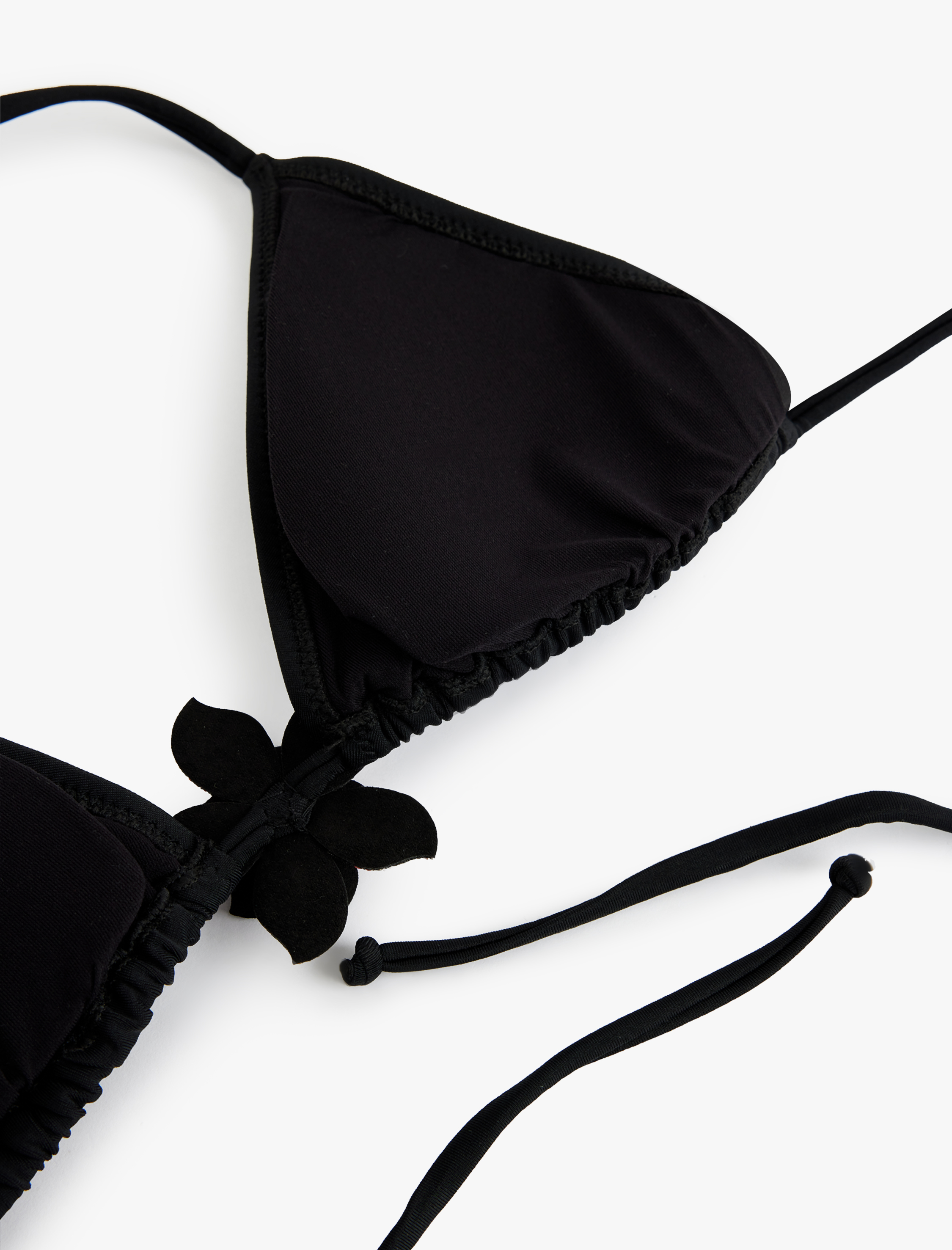   Taşlı Çiçek Aksesuar Detaylı Üçgen Bikini Üstü