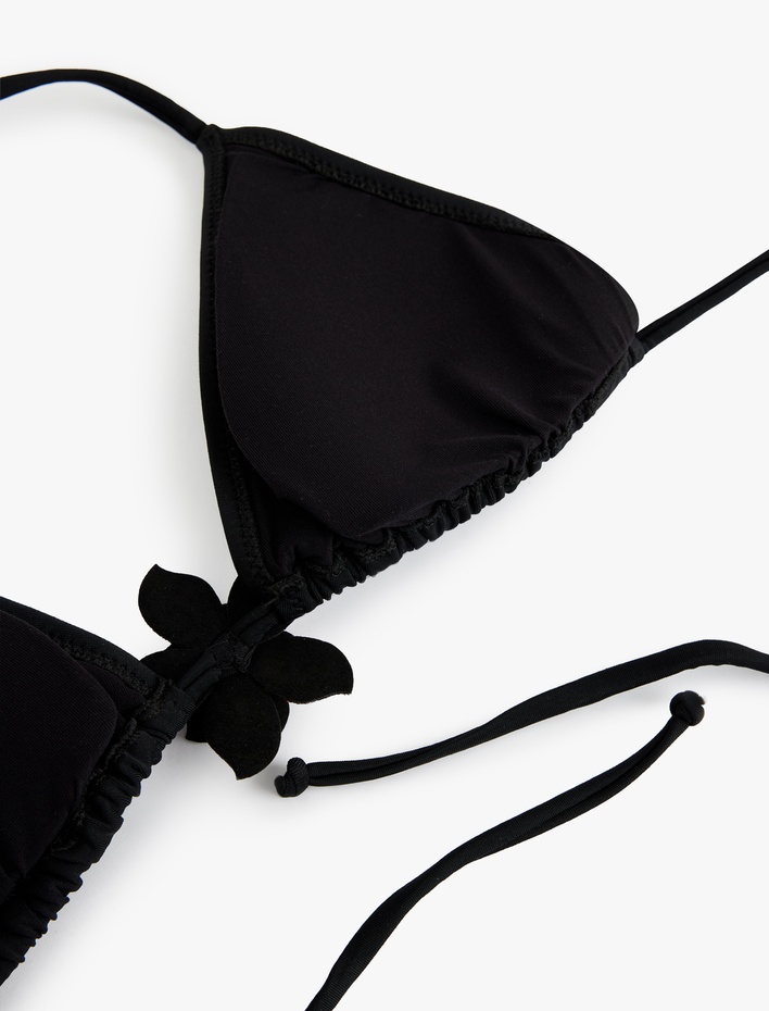  Taşlı Çiçek Aksesuar Detaylı Üçgen Bikini Üstü