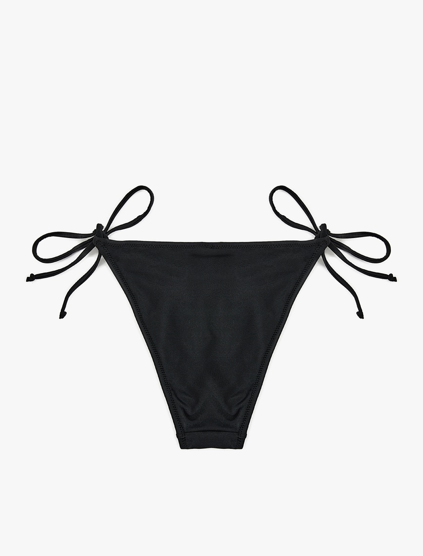   Taşlı Çiçek Aksesuar Detaylı Yanları Bağlamalı İpli Bikini Altı
