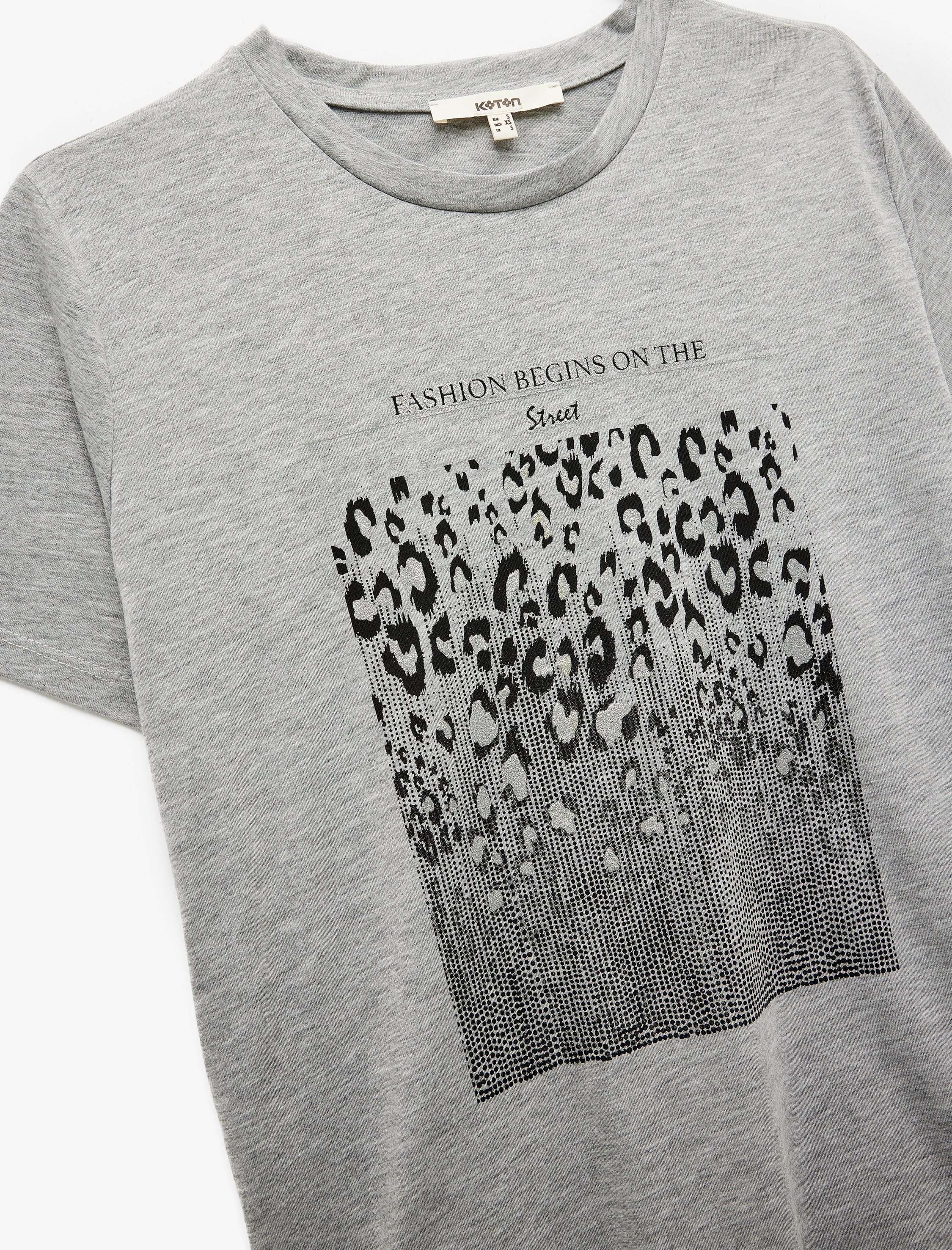   Leopar Baskılı Bisiklet Yaka Kısa Kollu Tişört