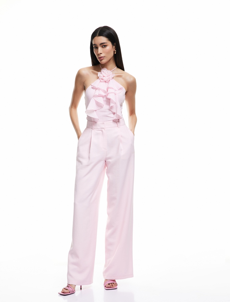   Koton X Sibil Çetinkaya -  Astarlı Çiçek Aplike Detaylı Fırfırlı Halter Yaka Crop Şifon Bluz