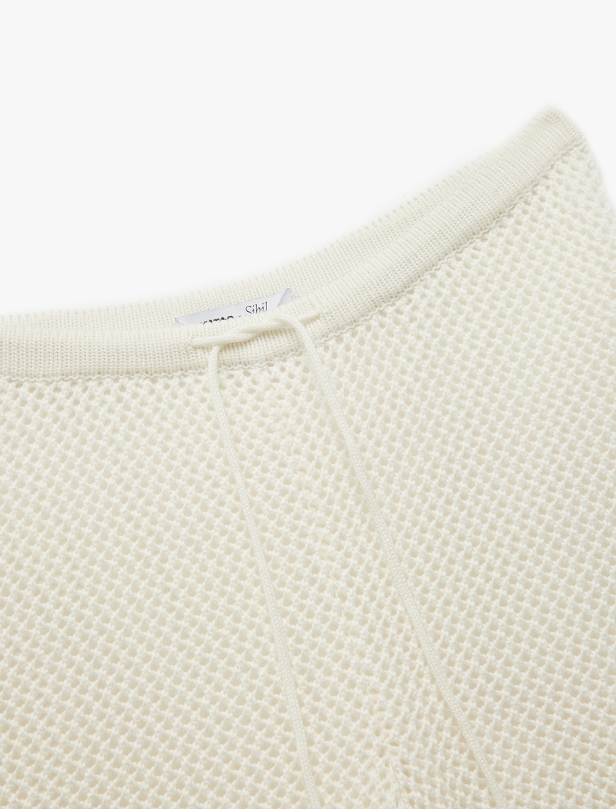   Koton X Sibil Çetinkaya - Regular Fit Astarlı Ajurlu Kroşe Mini Şort