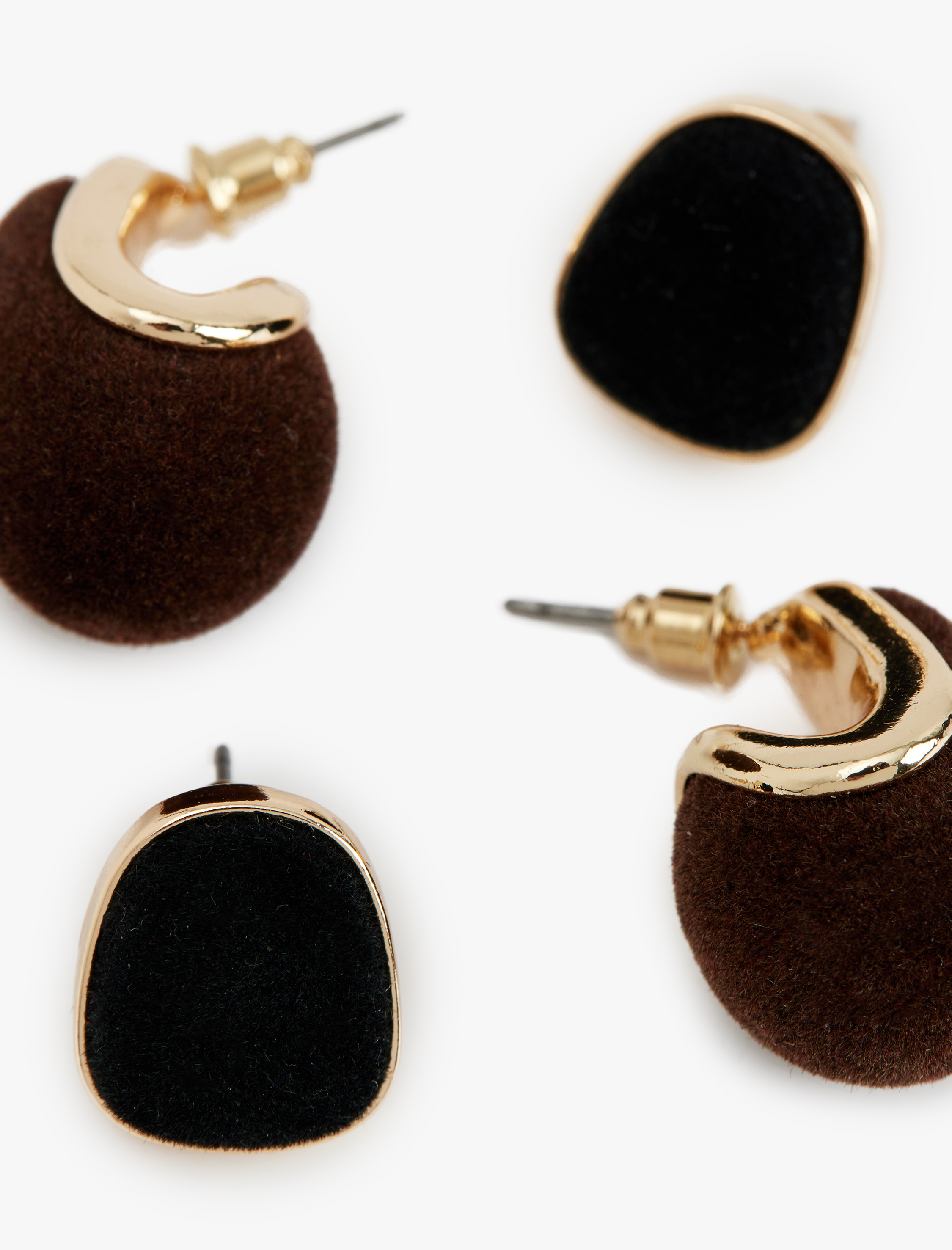  Kadın 2'li Kadife Küpe Seti