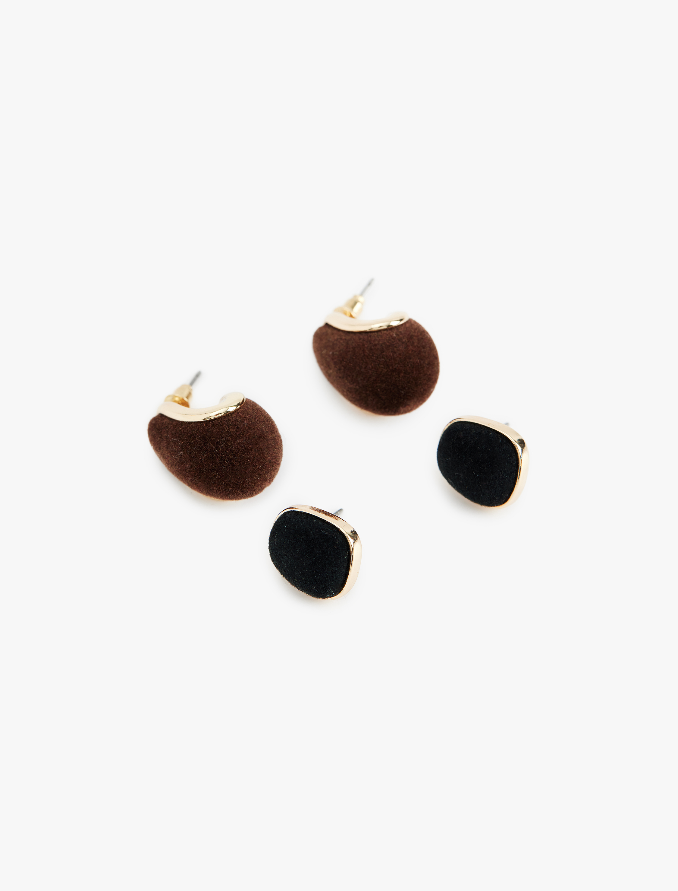  Kadın 2'li Kadife Küpe Seti