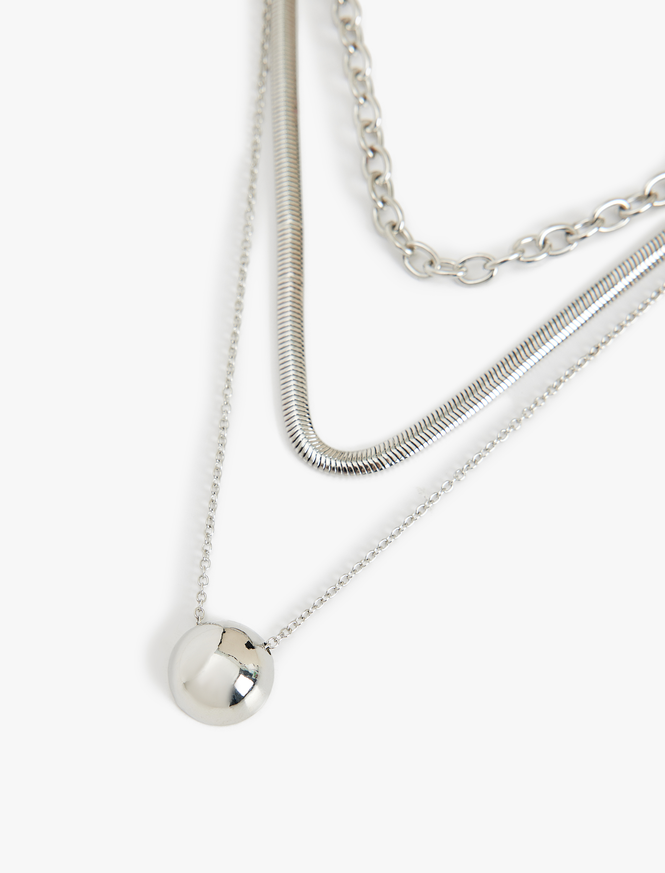  Kadın 3 Sıra Charm Detaylı Çelik Kolye