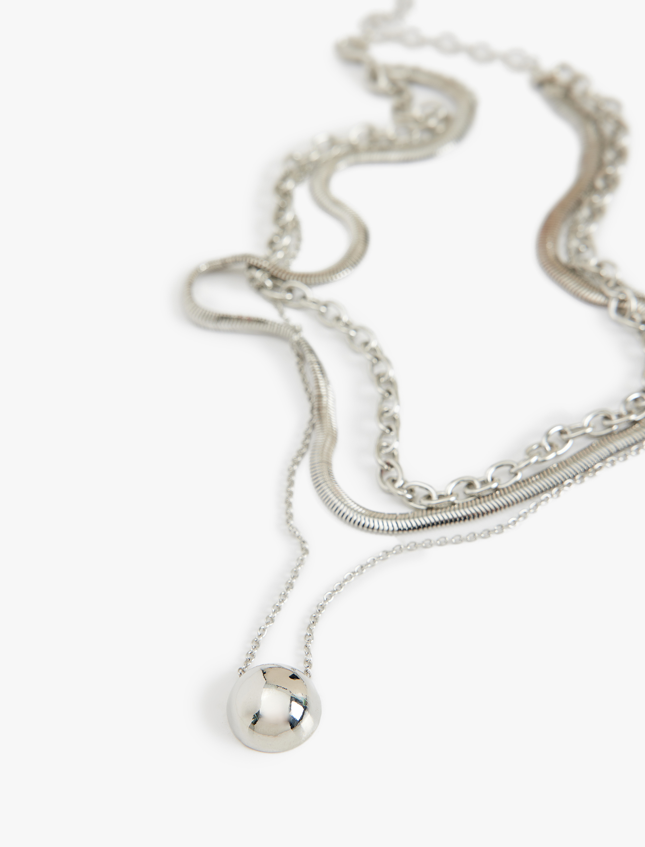  Kadın 3 Sıra Charm Detaylı Çelik Kolye