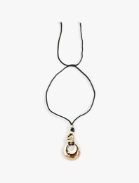 Charm Detaylı Bağlamalı Kolye