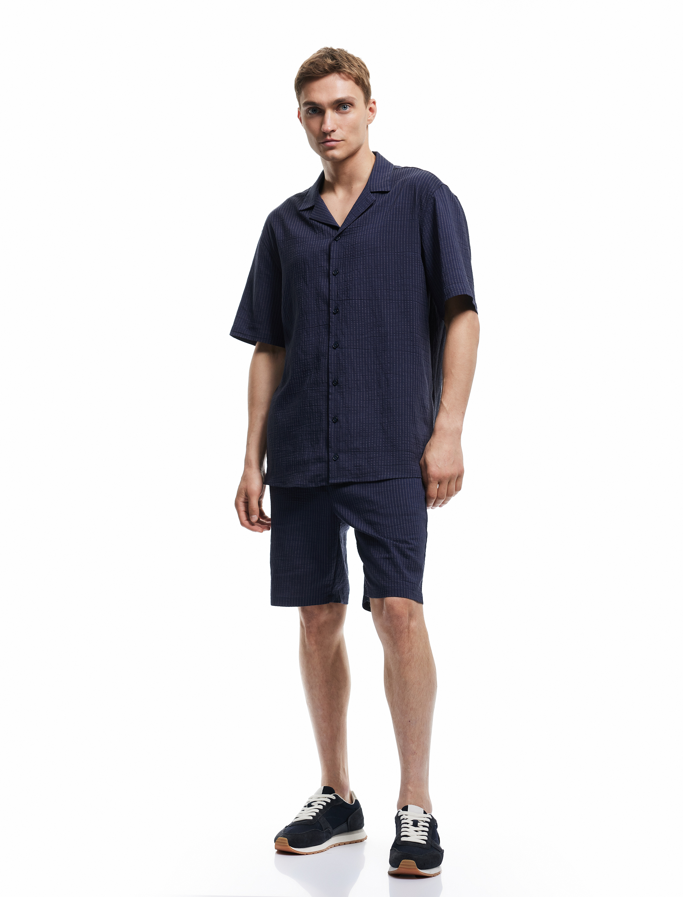   Kısa Kollu Gömlek Devrik Yaka Düğmeli Slim Fit