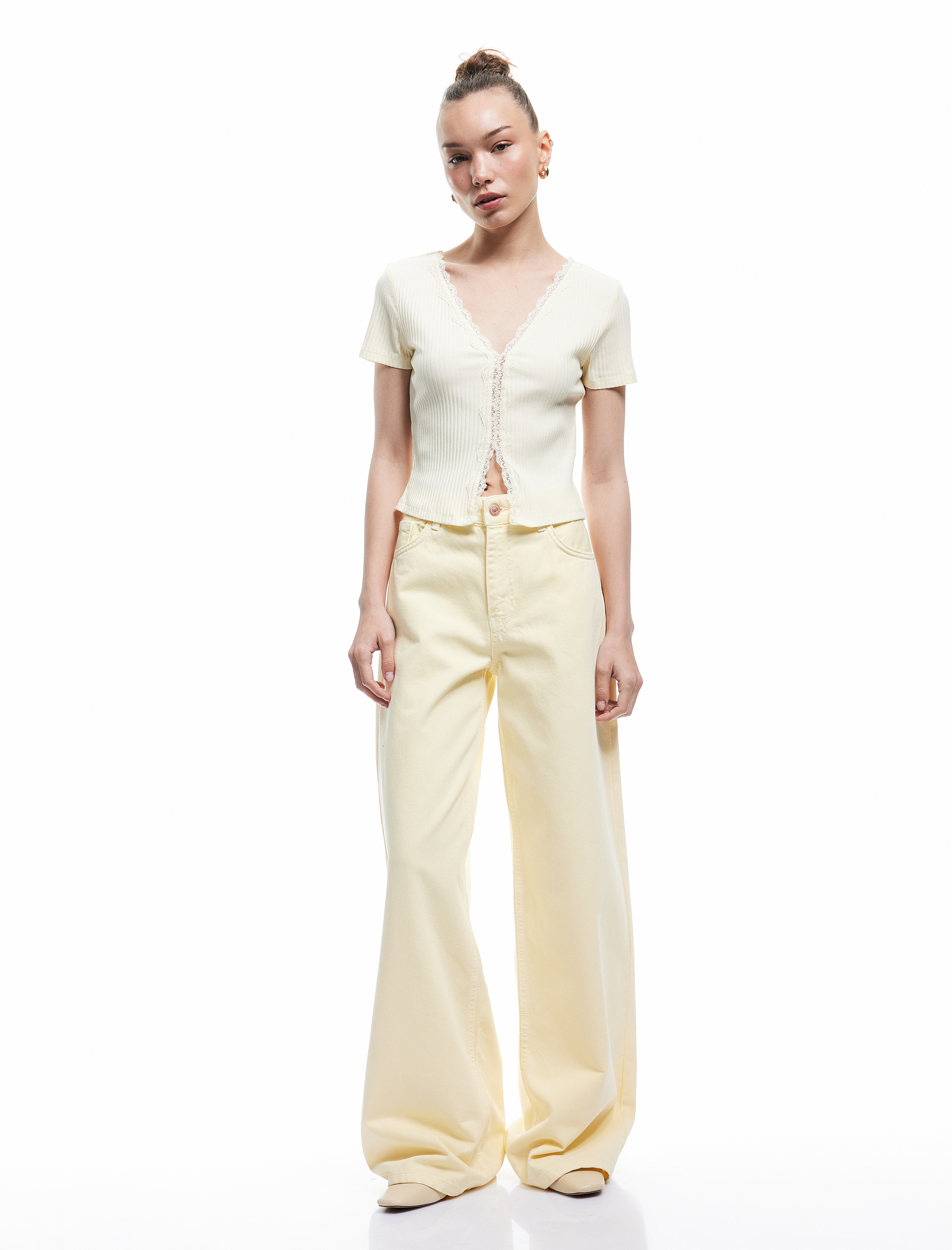   Dantel Detaylı Kısa Kollu V Yaka Tişört