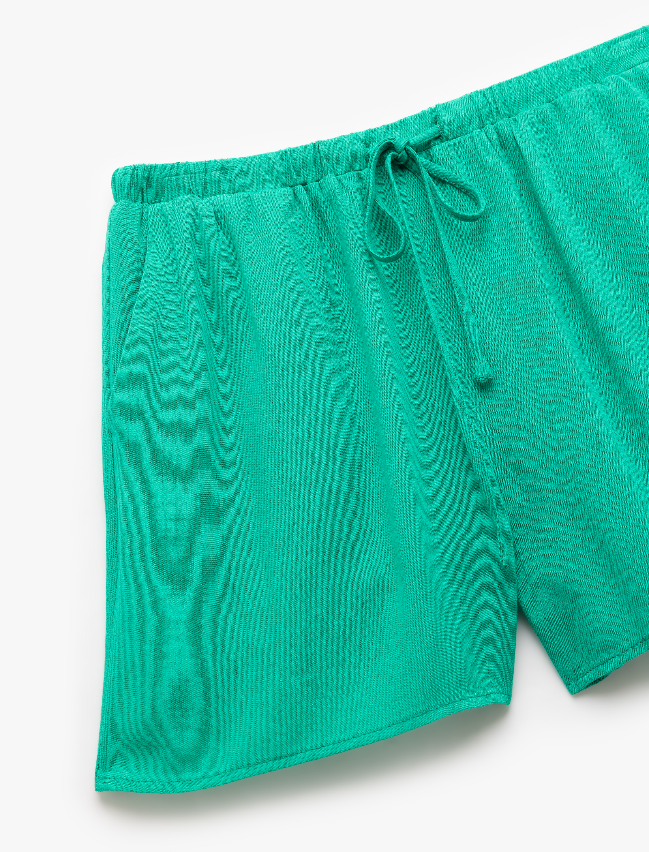   Viskon Crinkle Kumaş Astarlı Beli Lastikli Bağlamalı Cepli Mini Şort