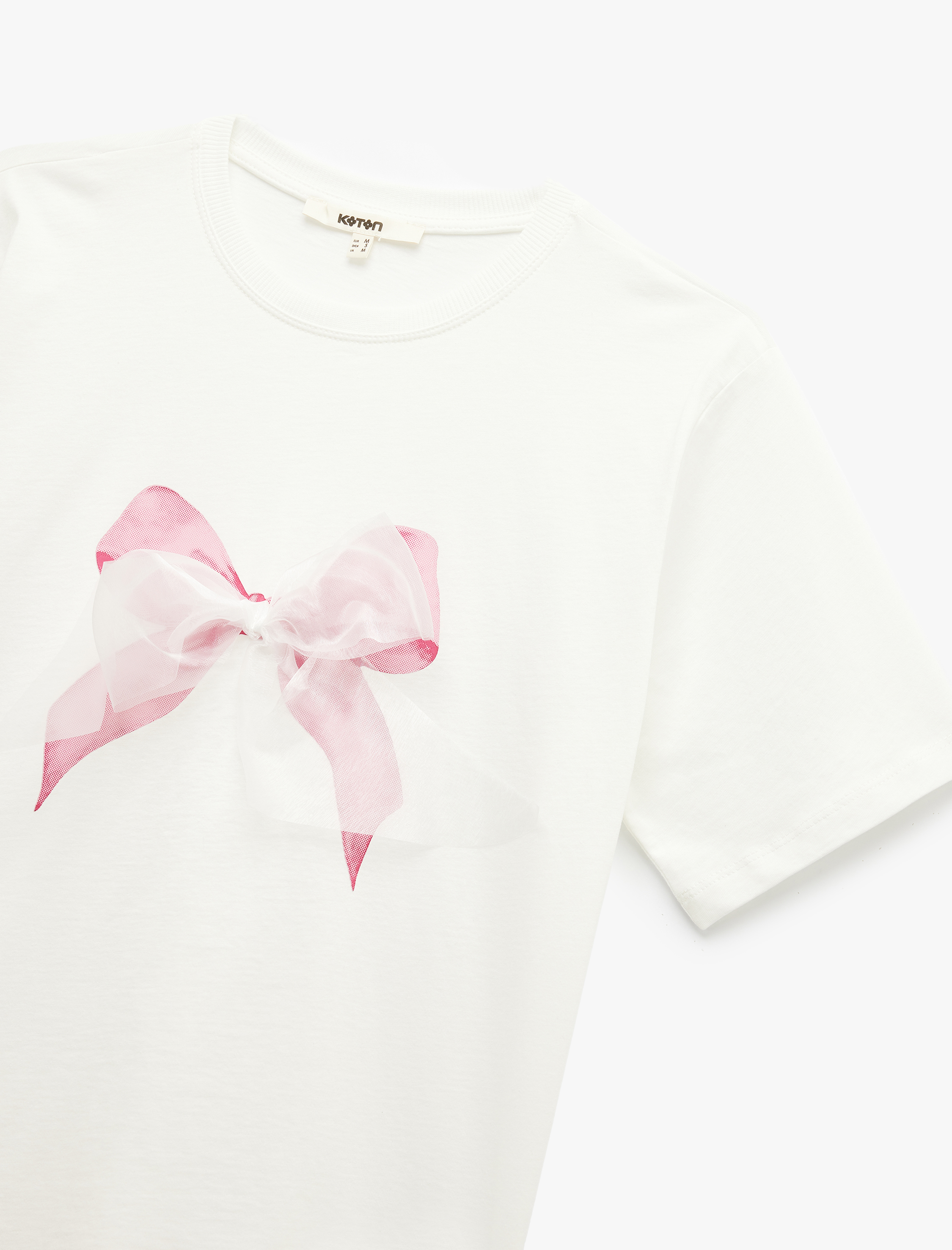   Pamuklu Aplike Detaylı Kısa Kollu Bisiklet Yaka Fiyonk Baskılı Tişört