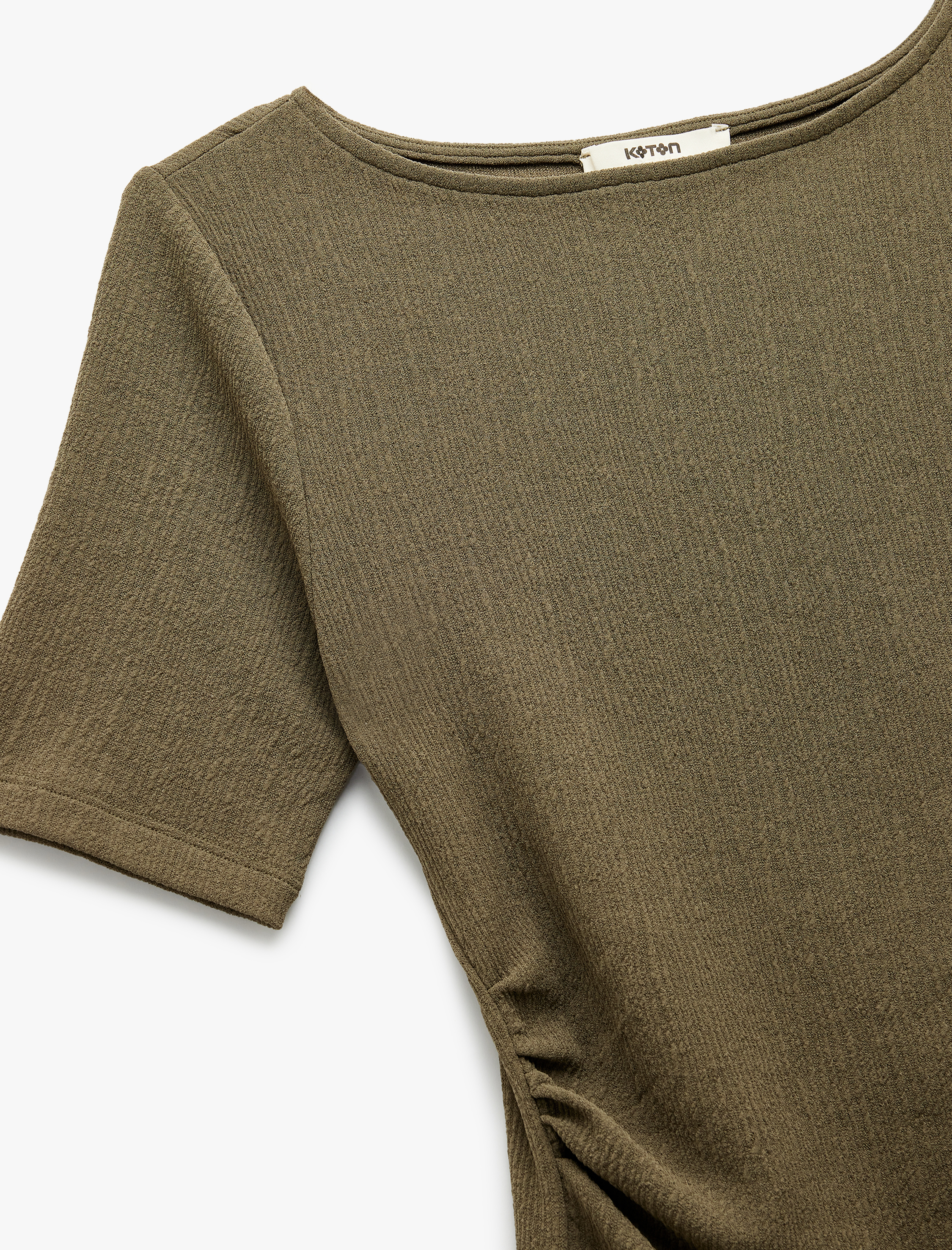   Slim Fit Drape Detaylı Yanları Yırtmaçlı Kısa Kollu Bisiklet Yaka Tişört