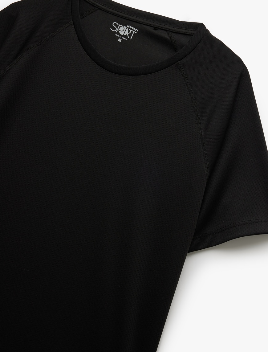  Kısa Kollu Bisiklet Yaka Reglan Kol Arkası Baskılı Slim Fit Spor Tişört