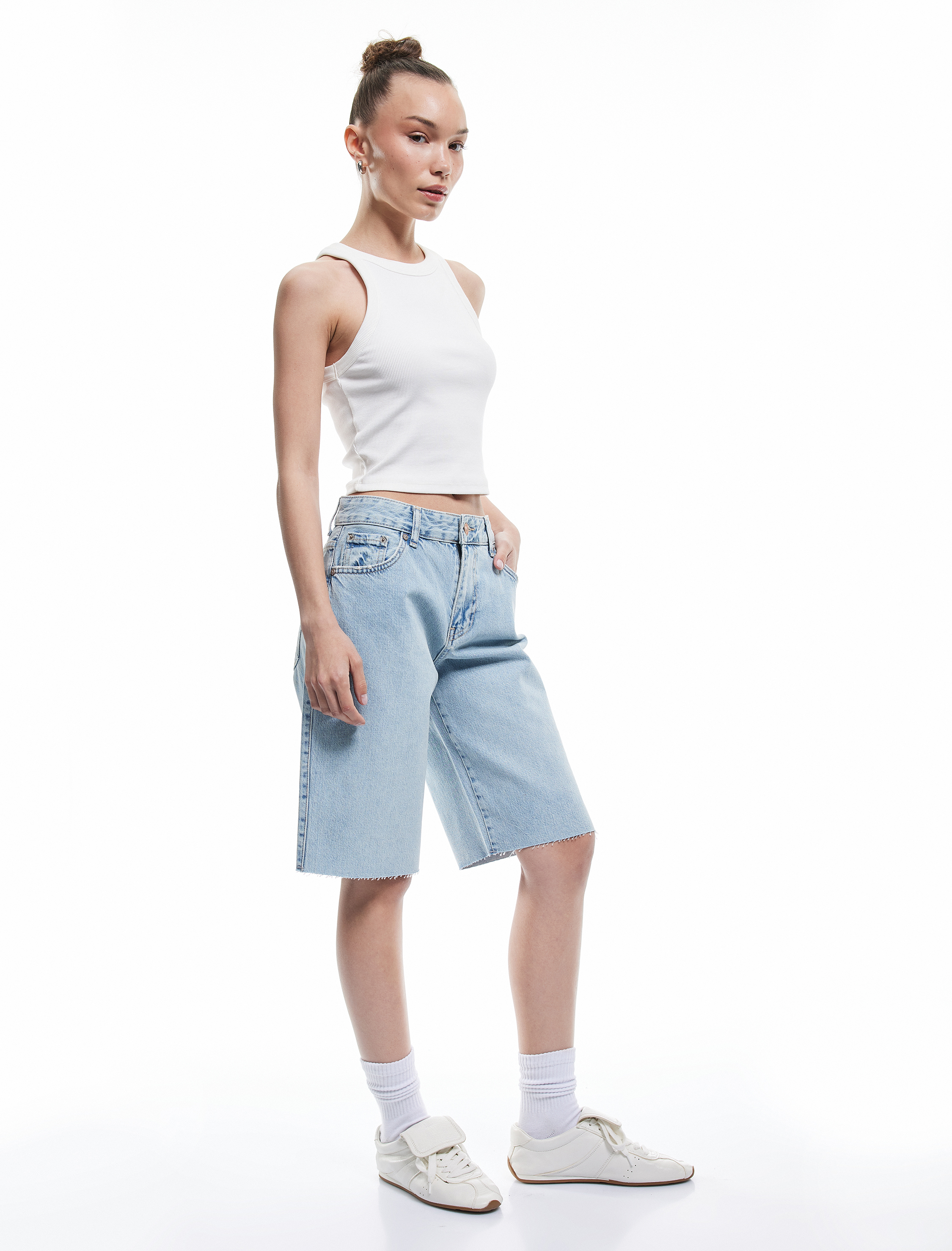   Pamuklu Regular Fit Cepli Kesik Paça Kapri Denim Şort