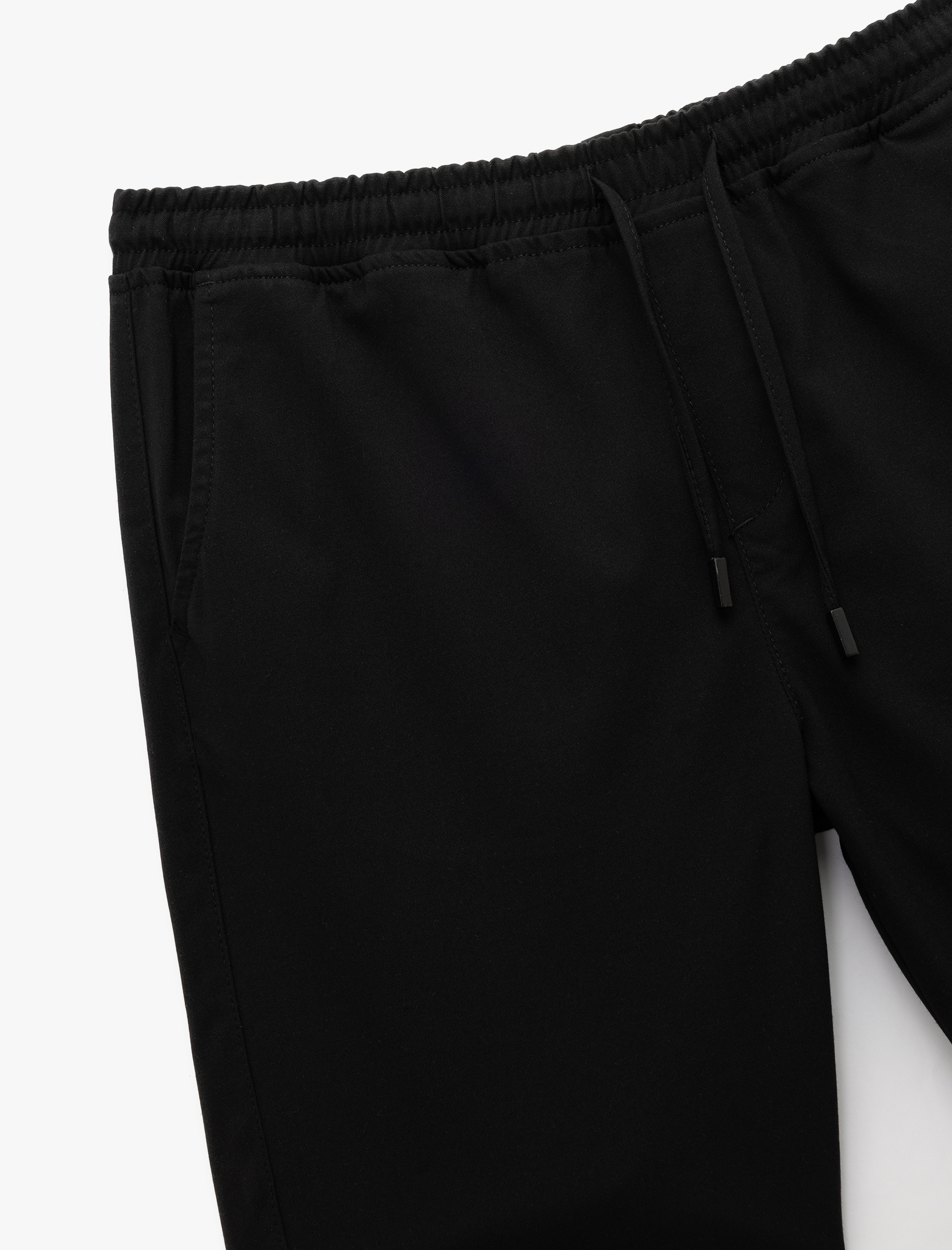   Viskon Karışımlı Cep Detaylı Bermuda Slim Fit Beli Bağcıklı Şort