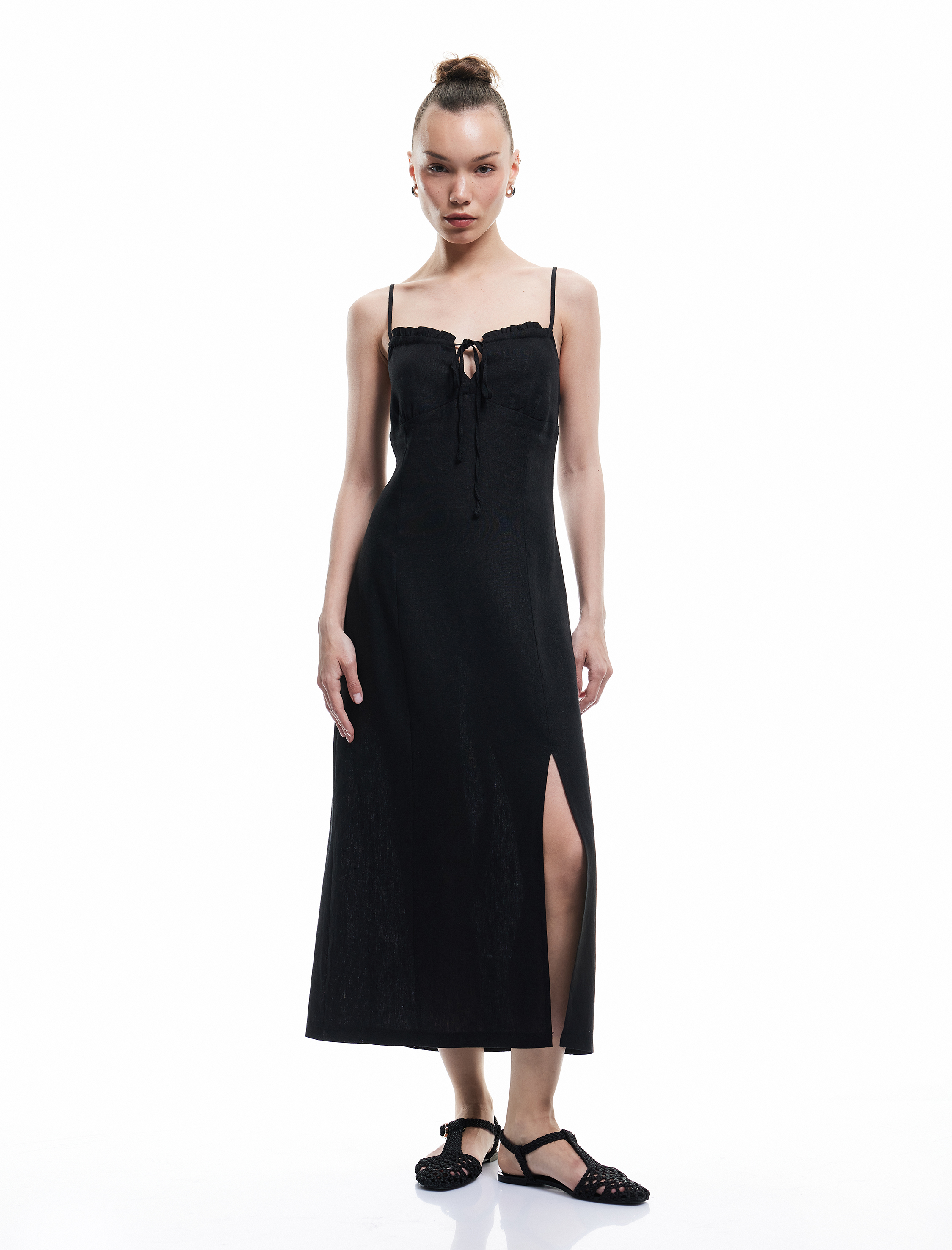   Fırfırlı Yırtmaç Detaylı Volümlü Slim Fit Keten Viskon Karışımlı Askılı Midi Elbise