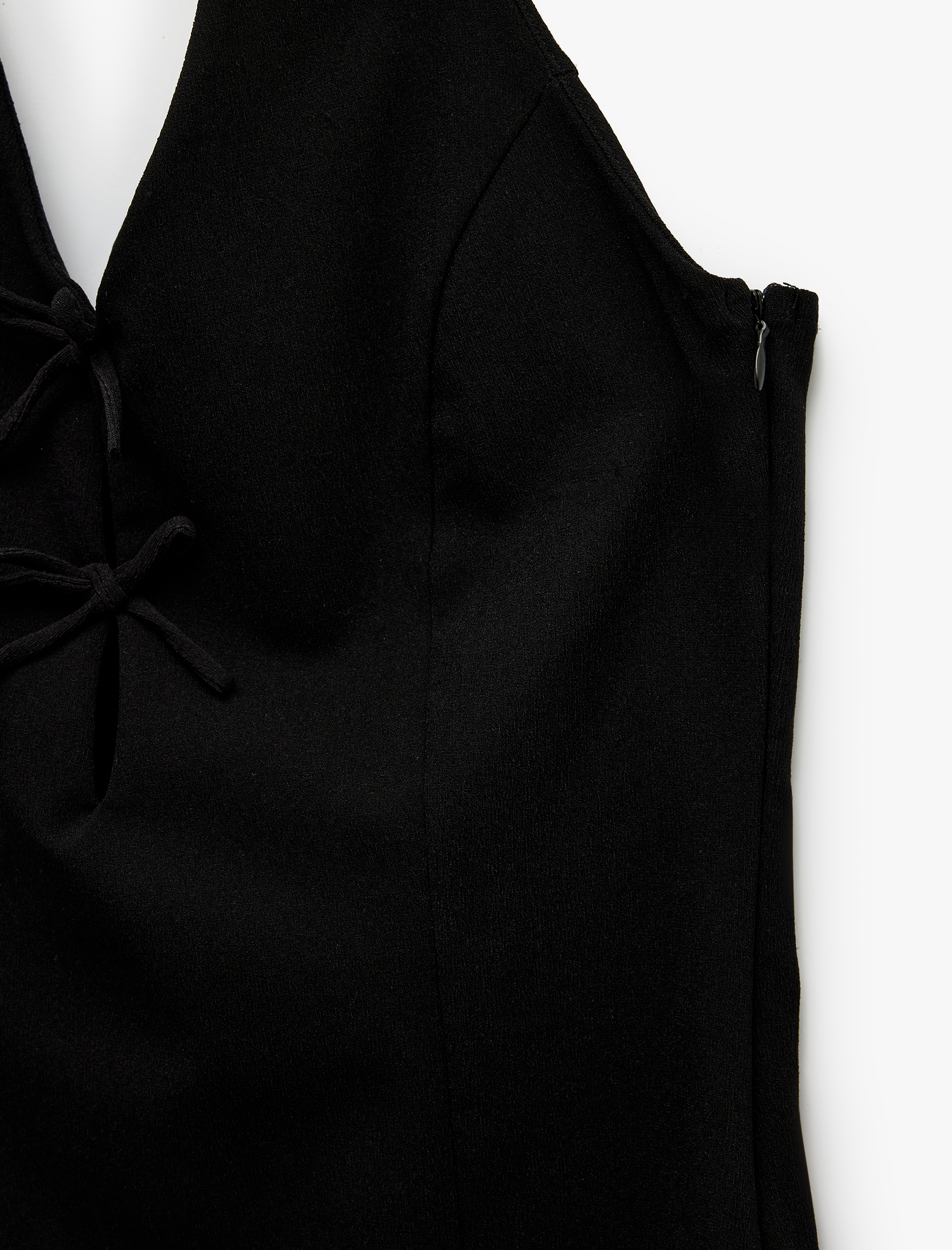   Fiyonk Detaylı Kolsuz V Yaka Mini Elbise