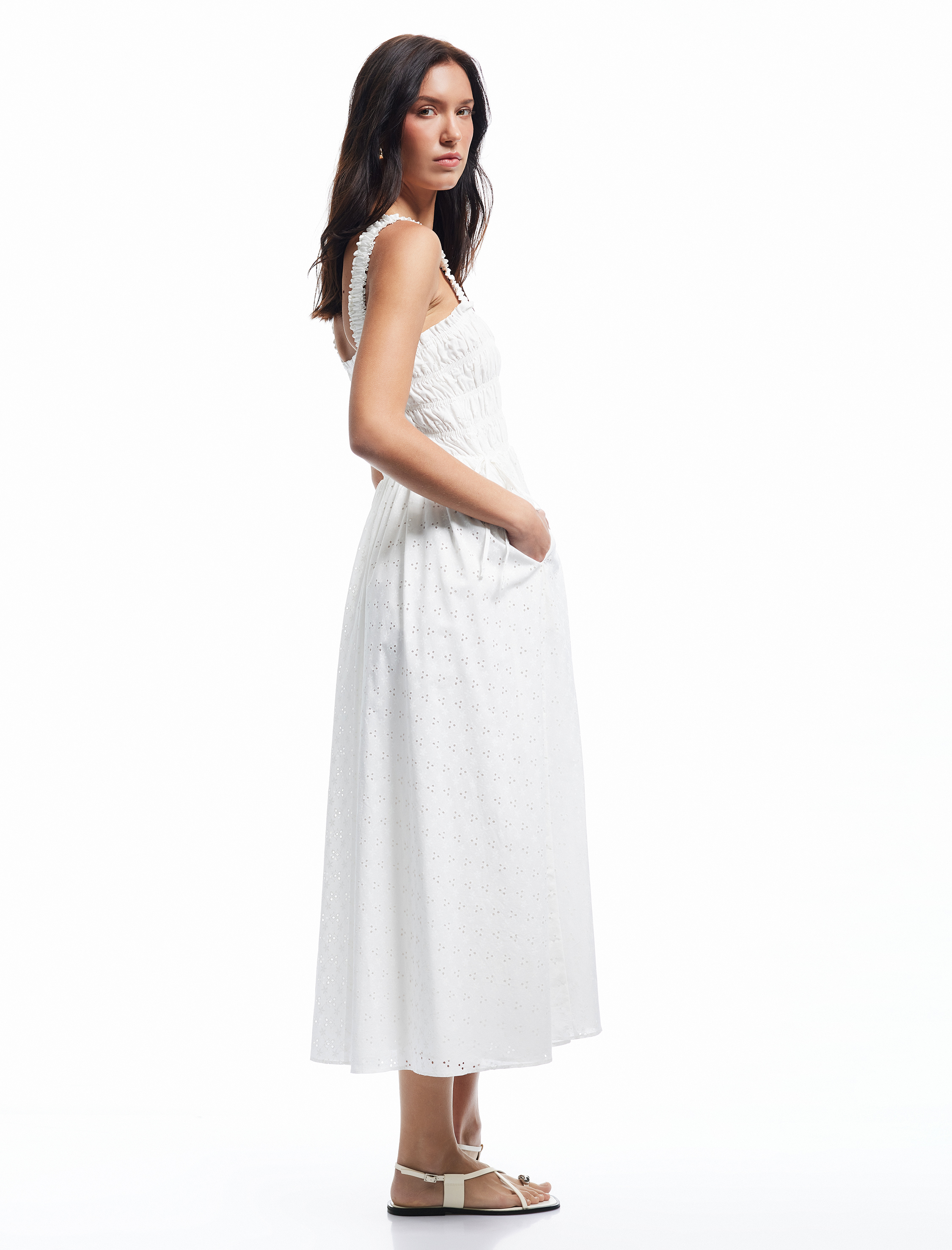   Pamuklu Astarlı Gipe Detaylı Kare Yaka Uzun Askılı Fistolu Brodeli Elbise