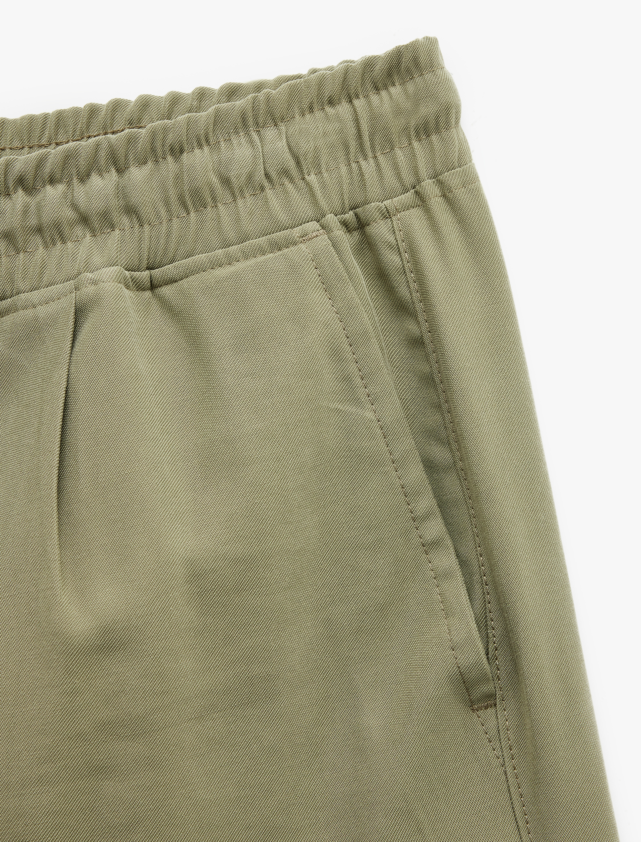   Viskon Cep Detaylı Rayon Beli Bağcıklı Bermuda Chino Şort