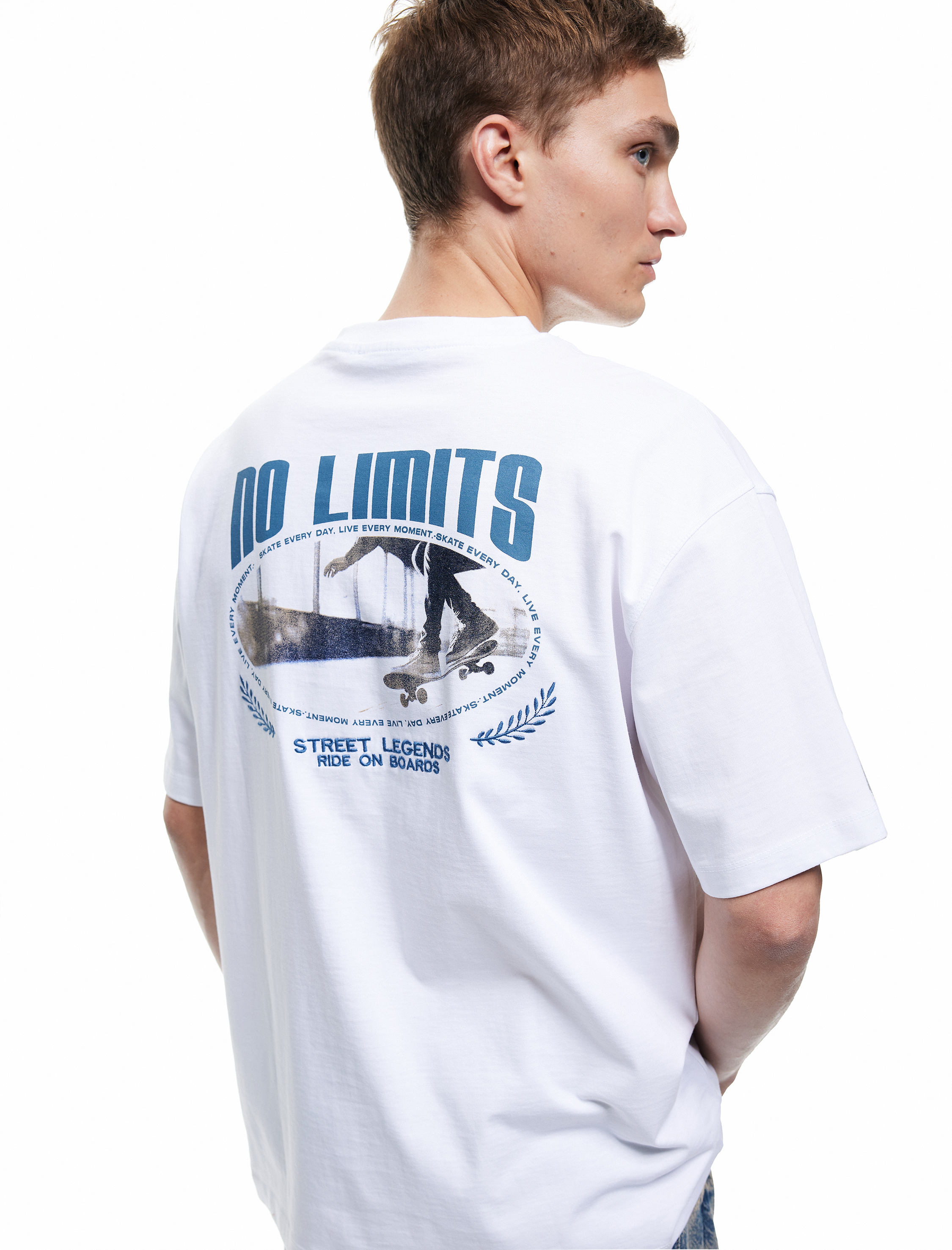   Kısa Kollu Bisiklet Yaka Tok Kumaş Pamuklu Arkası Baskılı Tişört