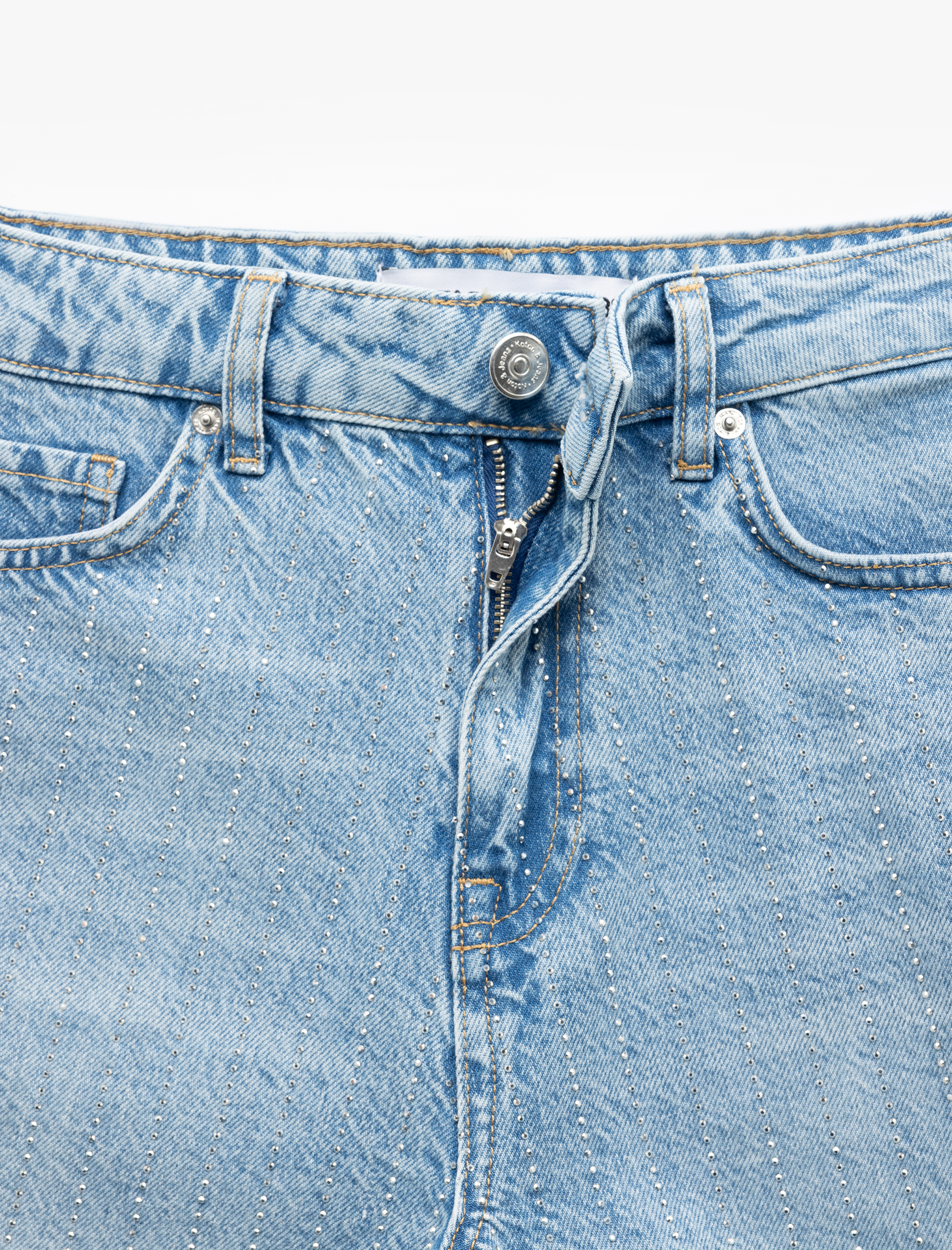 Taş Detaylı Yüksek Bel Saçaklı Paça Pamuklu Mini Denim Şort