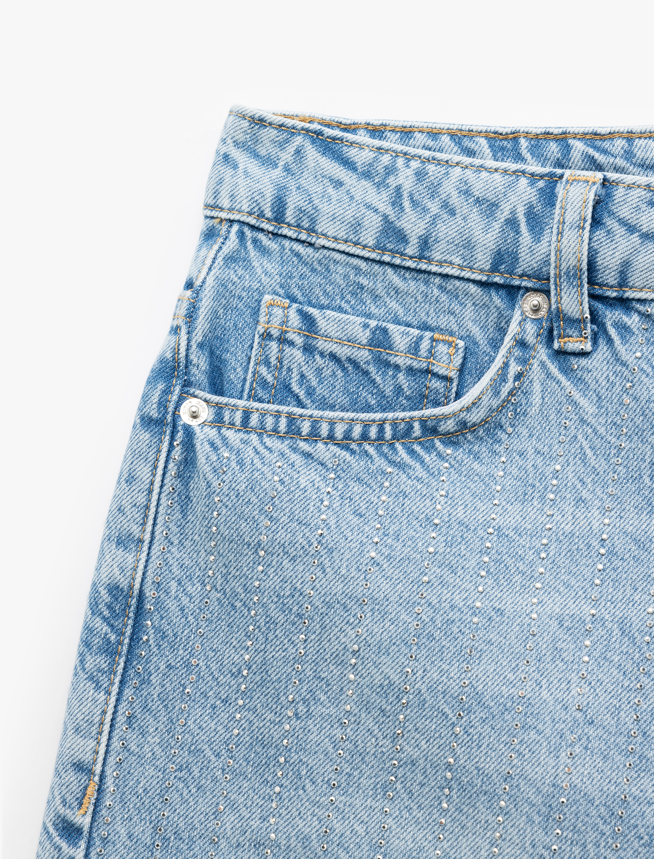 Taş Detaylı Yüksek Bel Saçaklı Paça Pamuklu Mini Denim Şort