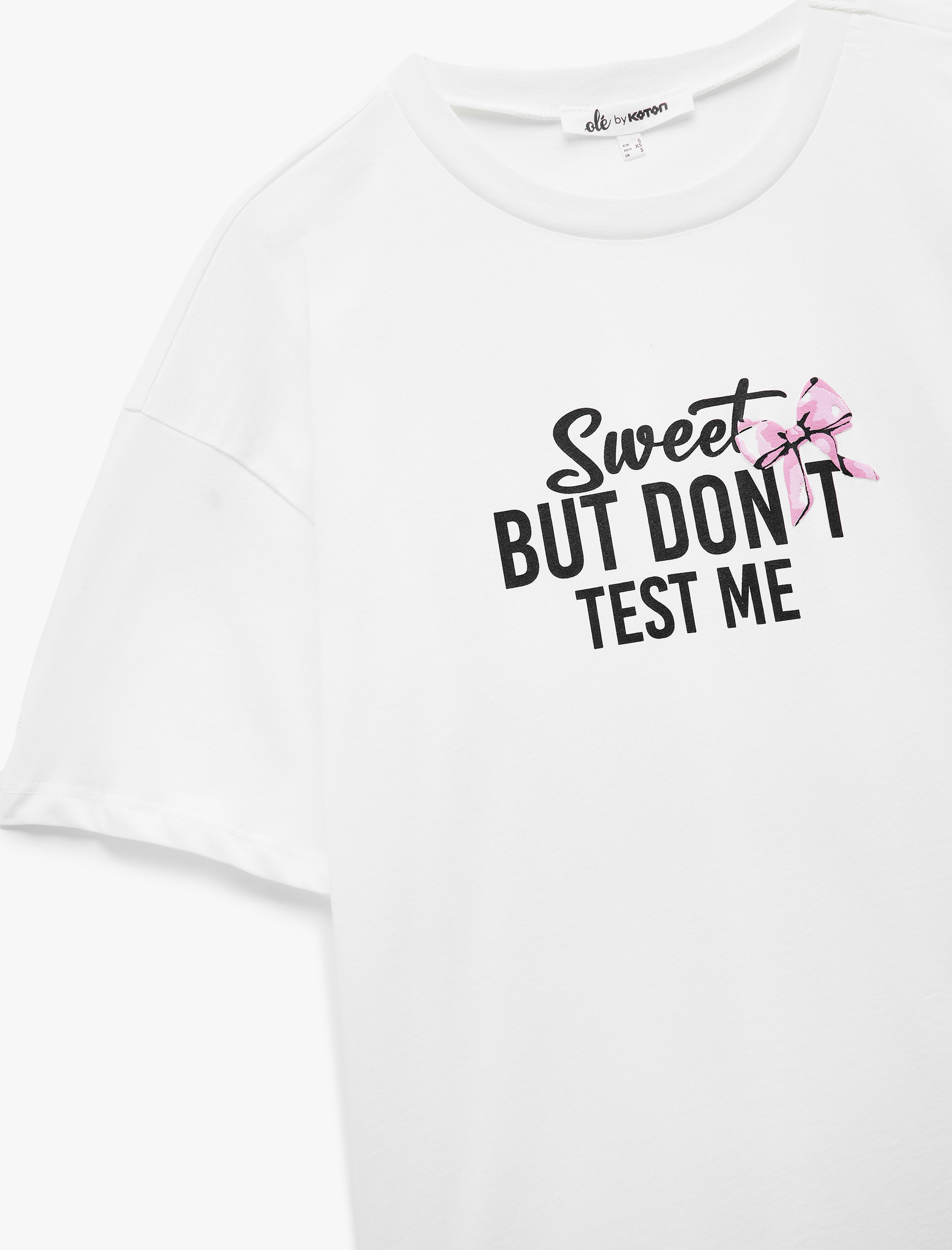   Pamuklu Kısa Kollu Bisiklet Yaka Fiyonk Detaylı Baskılı Oversize Tişört