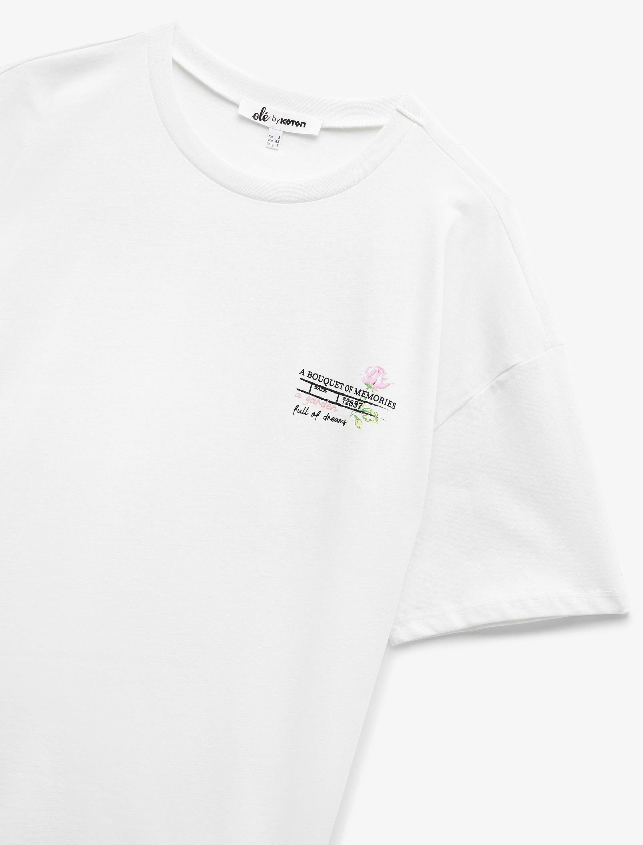   Rahat Kalıp Pamuklu Kısa Kollu Bisiklet Yaka Arkası Baskılı Tişört