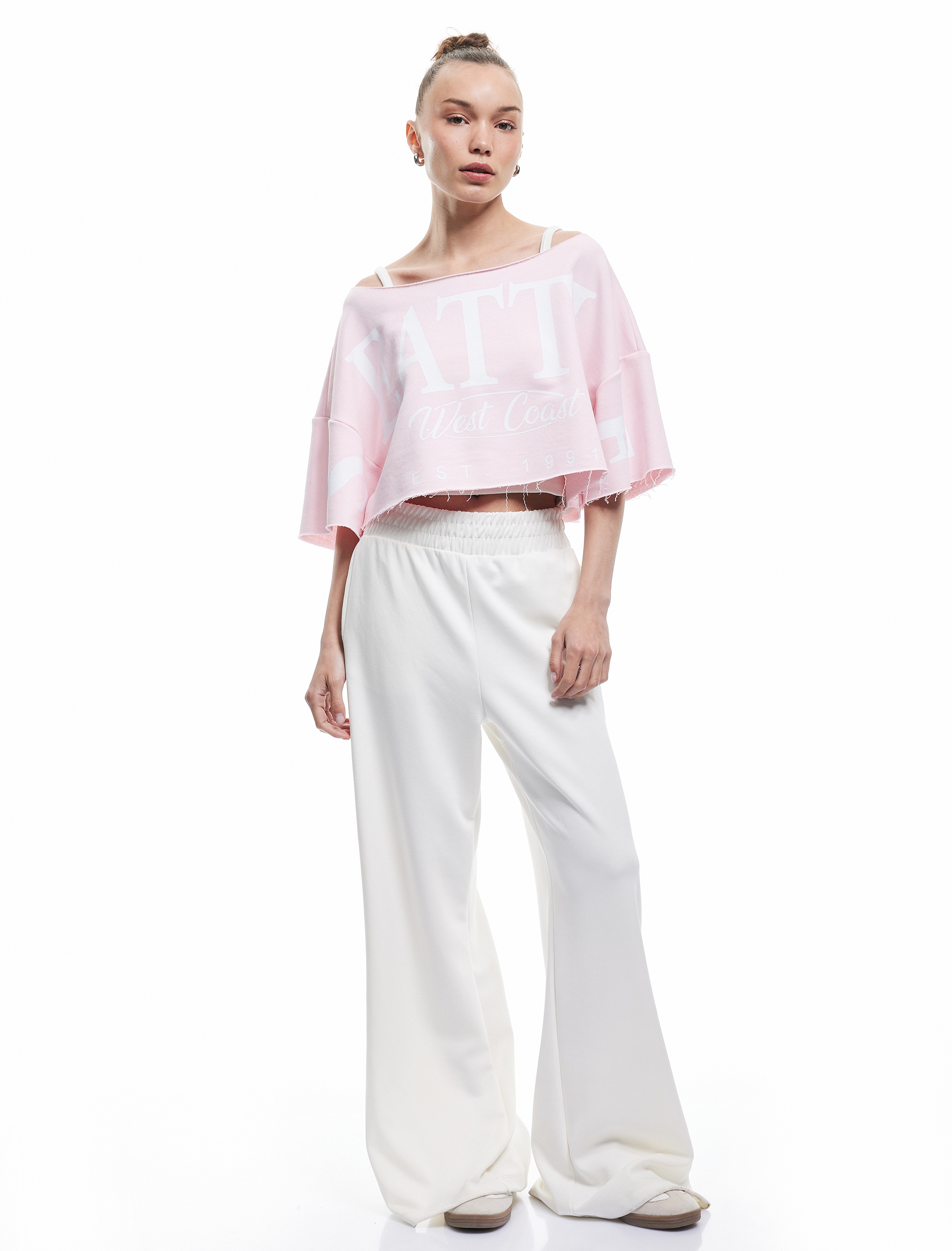   Üç İplik Kısa Kollu Crop Baskılı Omuzu Açık Tişört