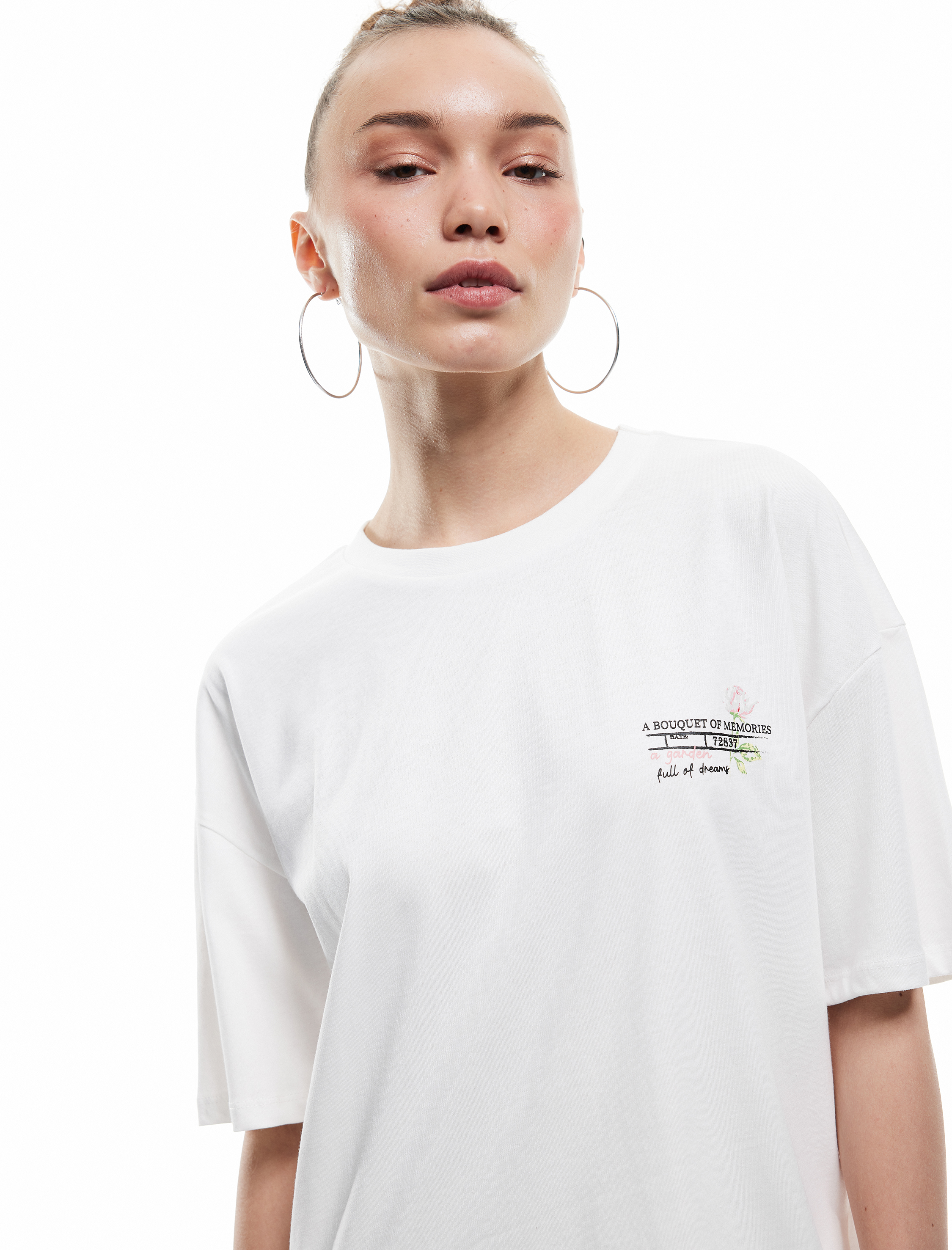   Rahat Kalıp Pamuklu Kısa Kollu Bisiklet Yaka Arkası Baskılı Tişört