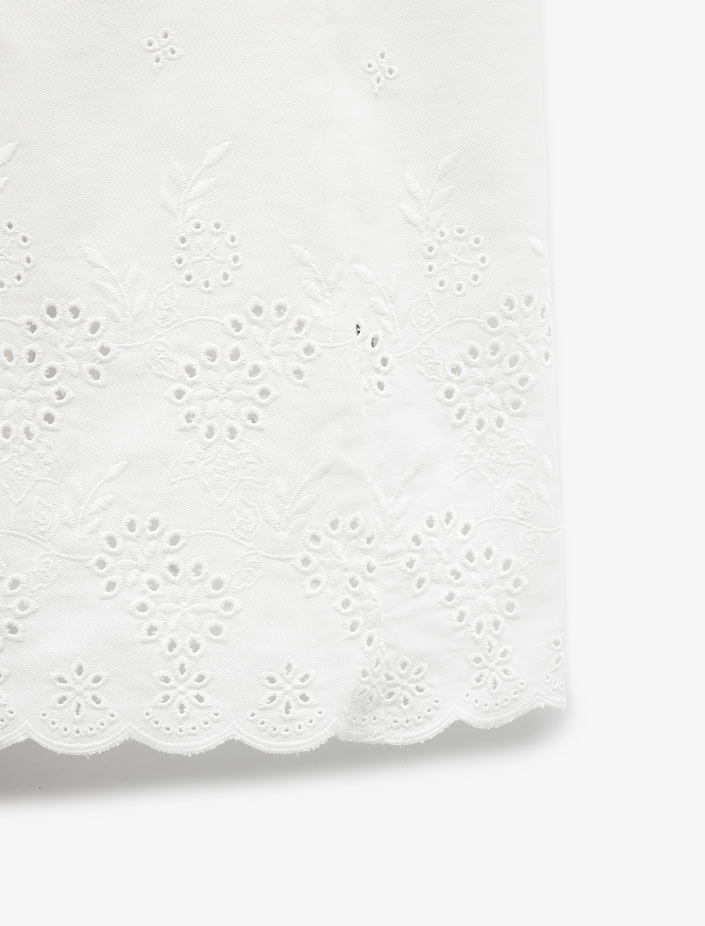 Slim Fit Halter Yaka Çiçek İşlemeli Kolsuz Mini Fisto Elbise