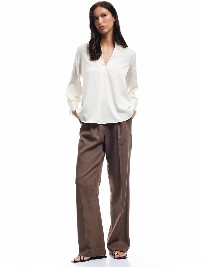  Kaçık Yaka Uzun Kollu Saten Bluz