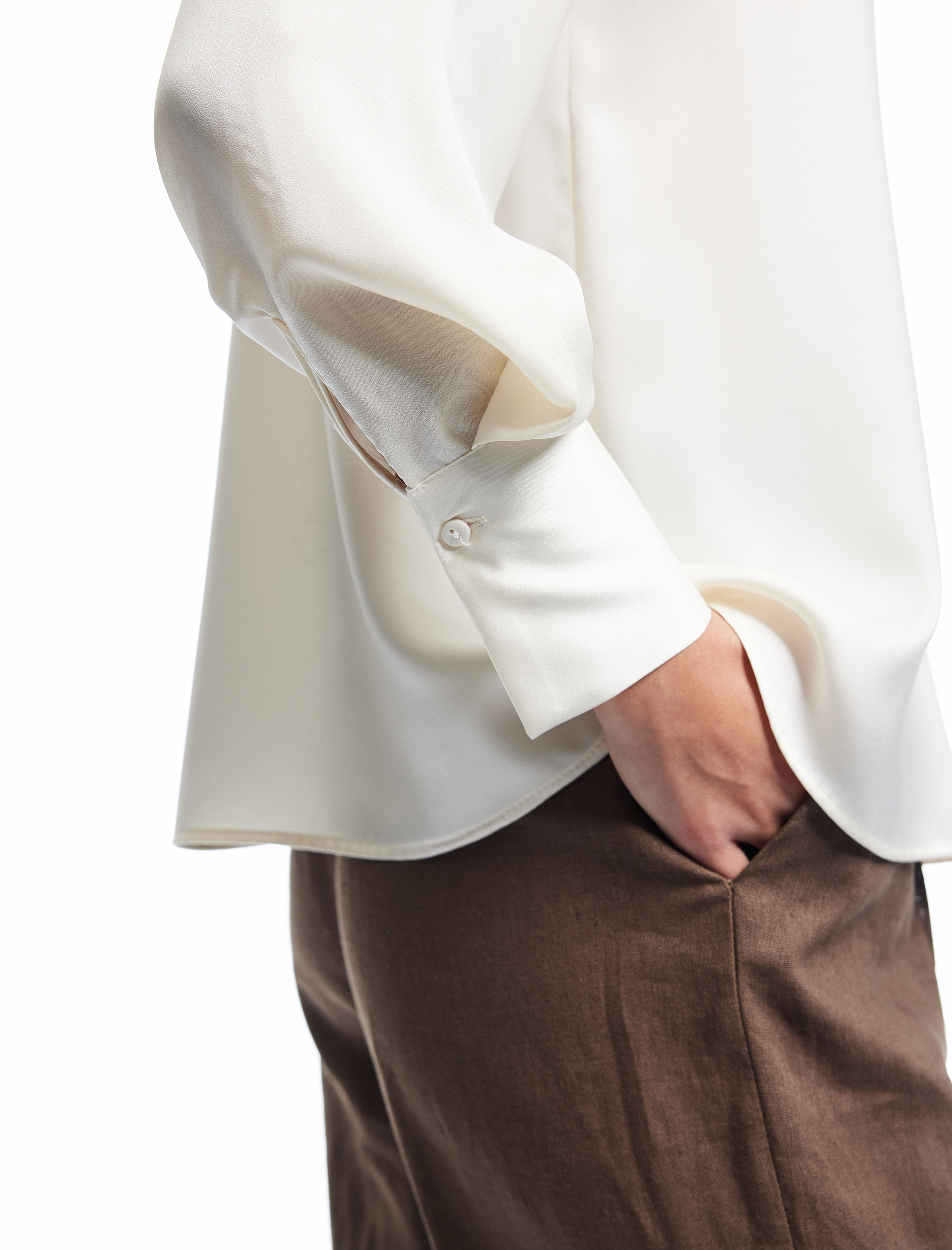   Kaçık Yaka Uzun Kollu Saten Bluz