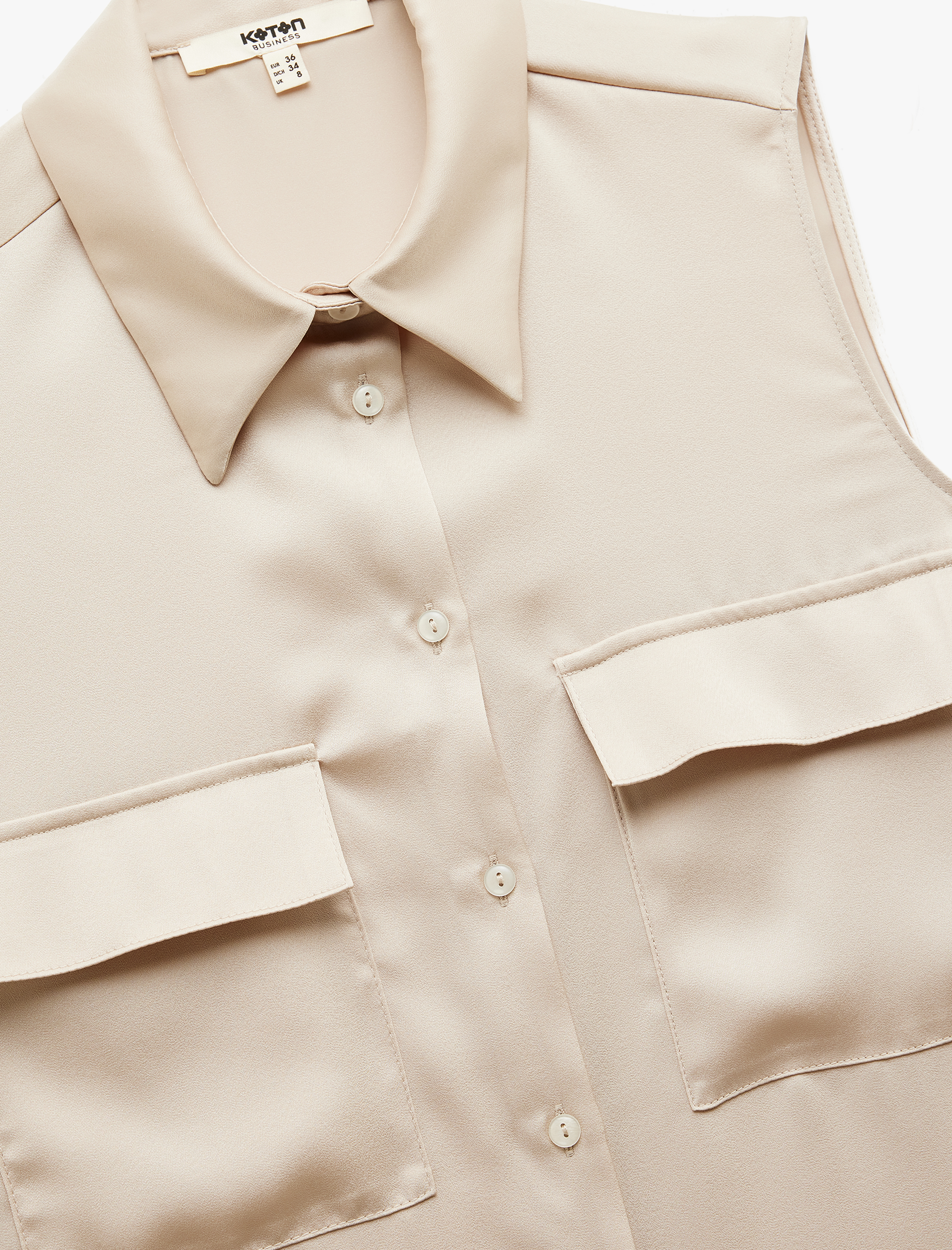   Kapaklı Cep Detaylı Klasik Yaka Kolsuz Saten Gömlek