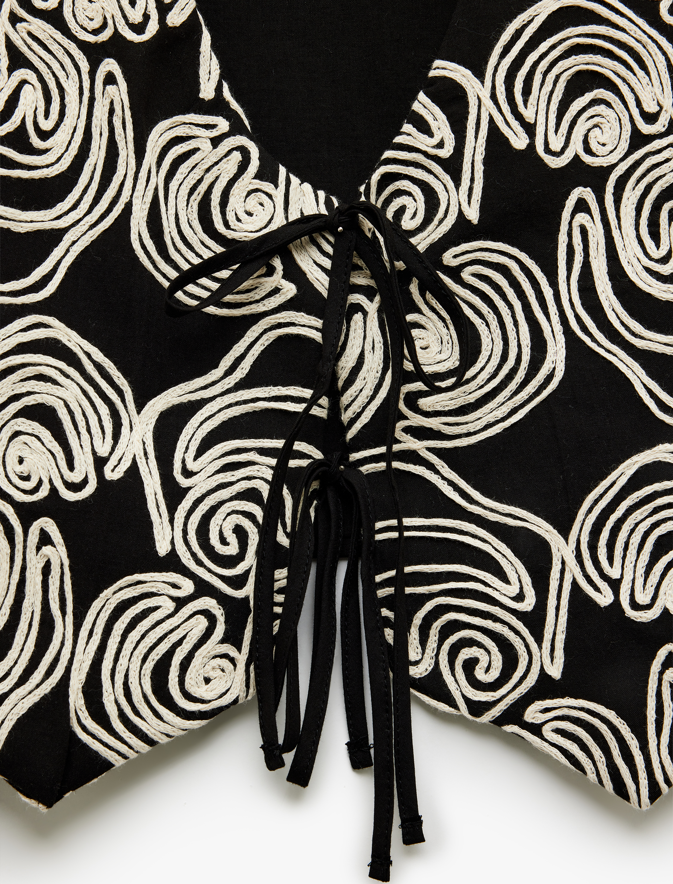   Pamuklu Desenli V Yaka Önden Bağlama Detaylı Crop Yelek