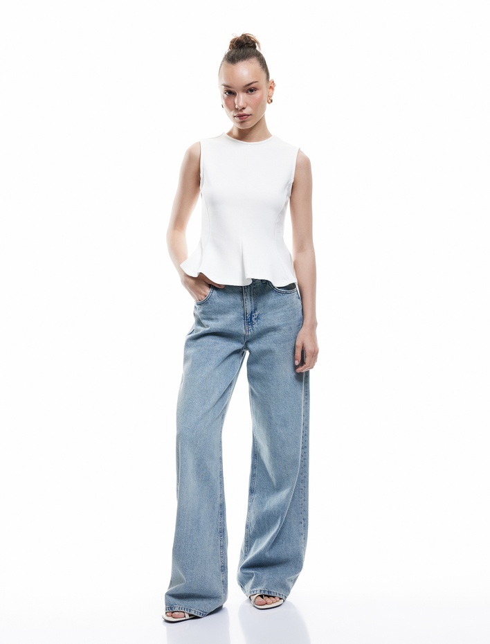  Pamuklu Slim Fit Bisiklet Yaka Volanlı Kolsuz Bluz