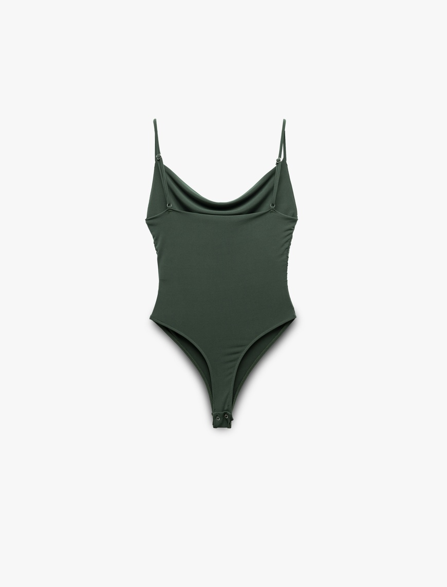   Degaje Yaka Slim Fit Drapeli Askılı Çıtçıtlı Body